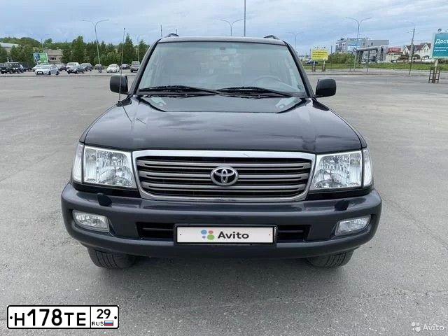 Фото автомобиля TOYOTA LANDCRUISER, 2005 — госномер Р527ТУ198. Цвет: ЧЕРНЫЙ