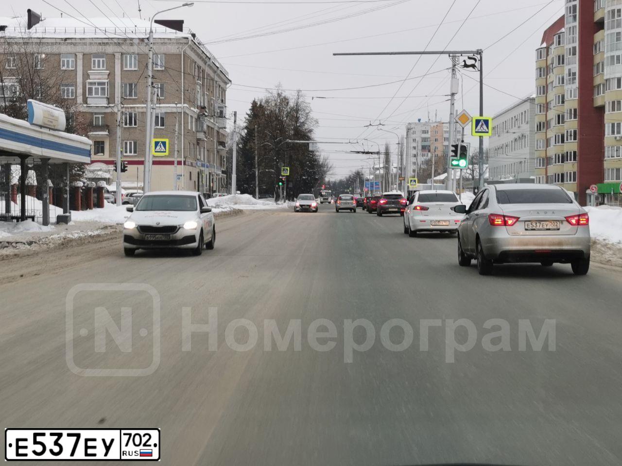 Фото автомобиля LADA VESTA, 2016 — госномер С676ТР102. Цвет: СЕРЕБРИСТЫЙ