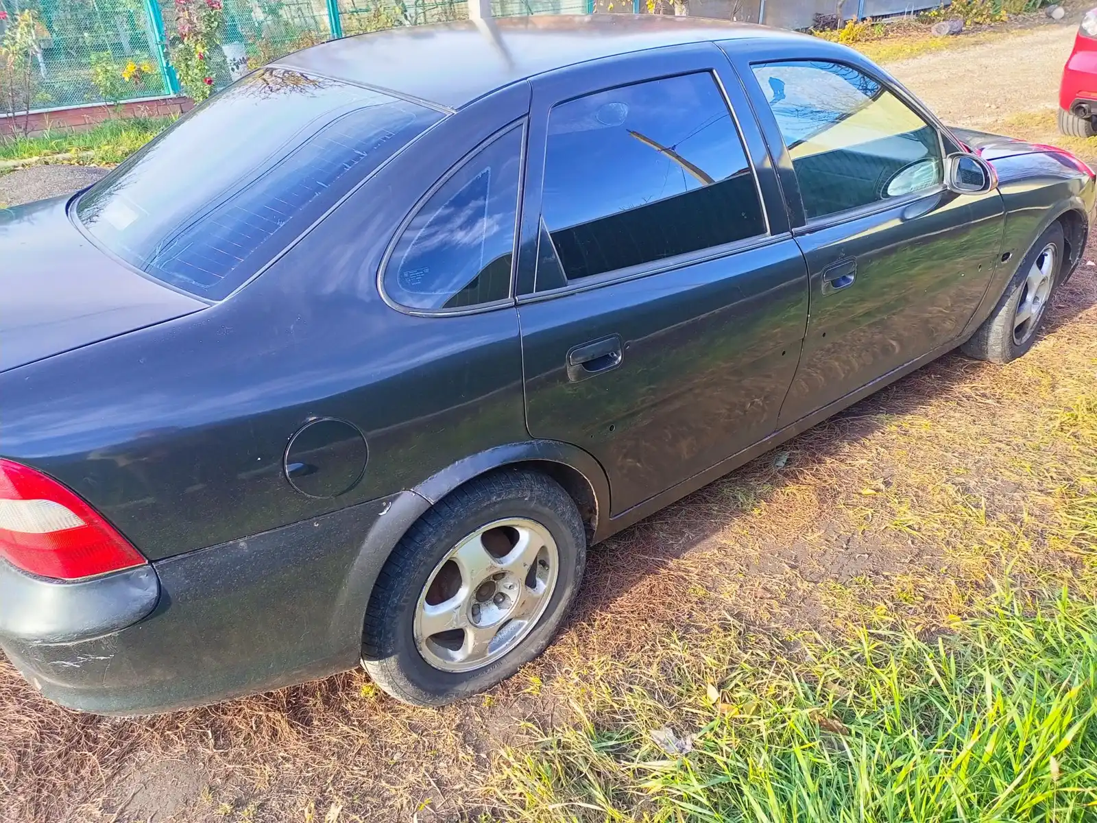Фото автомобиля OPEL VECTRA, 1998 — госномер М226ВХ323