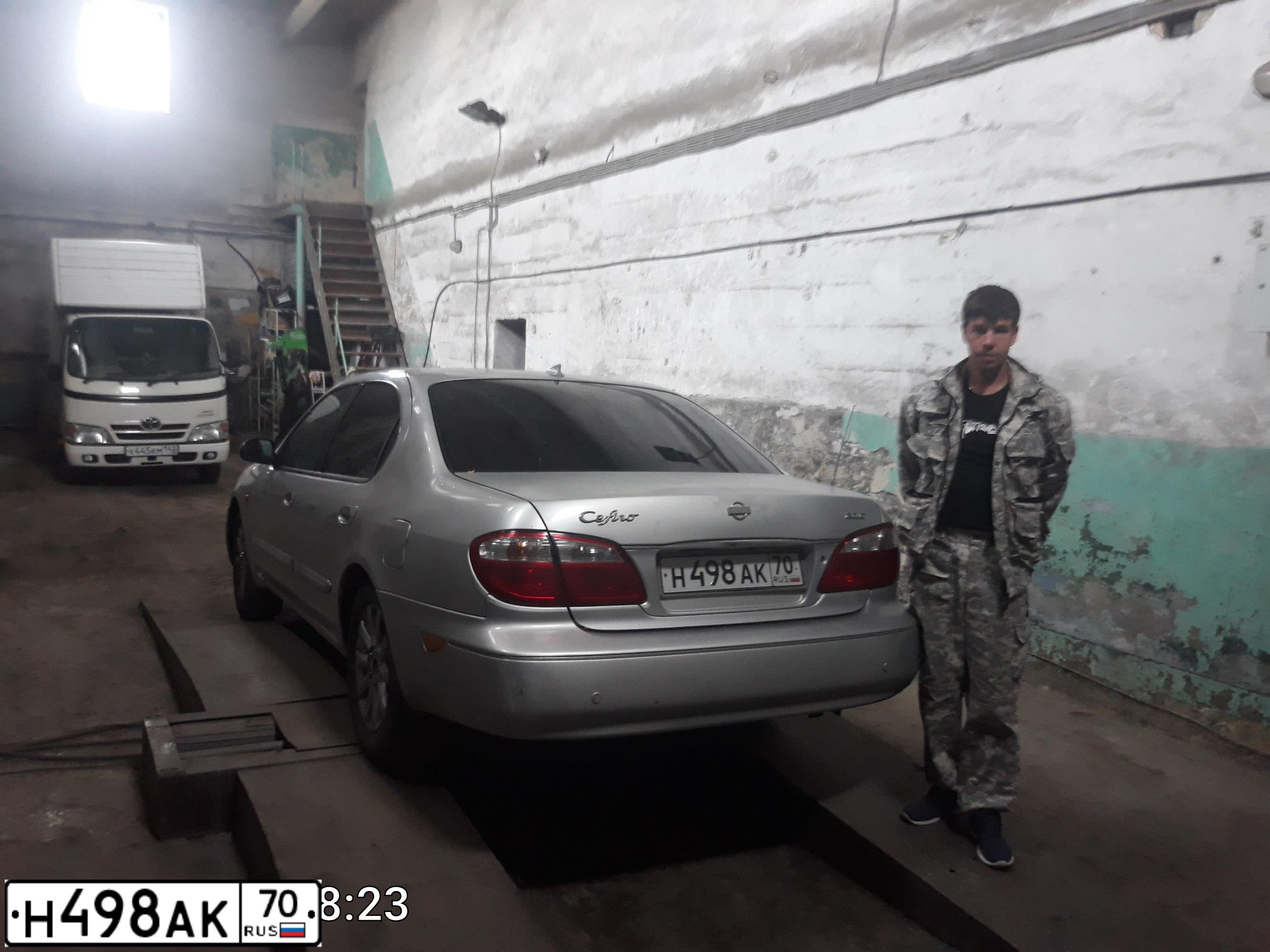 Фото автомобиля NISSAN CEFIRO, 2000 — госномер В996НС142. Цвет: СВЕТЛО-СЕРЫЙ