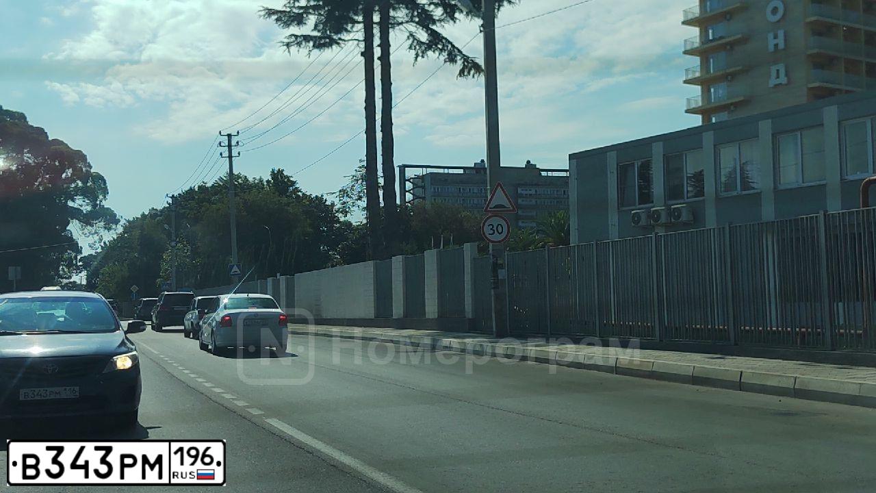 Фото автомобиля KIA SPORTAGE, 2004 — госномер Т448НУ196. Цвет: БОРДОВЫЙ