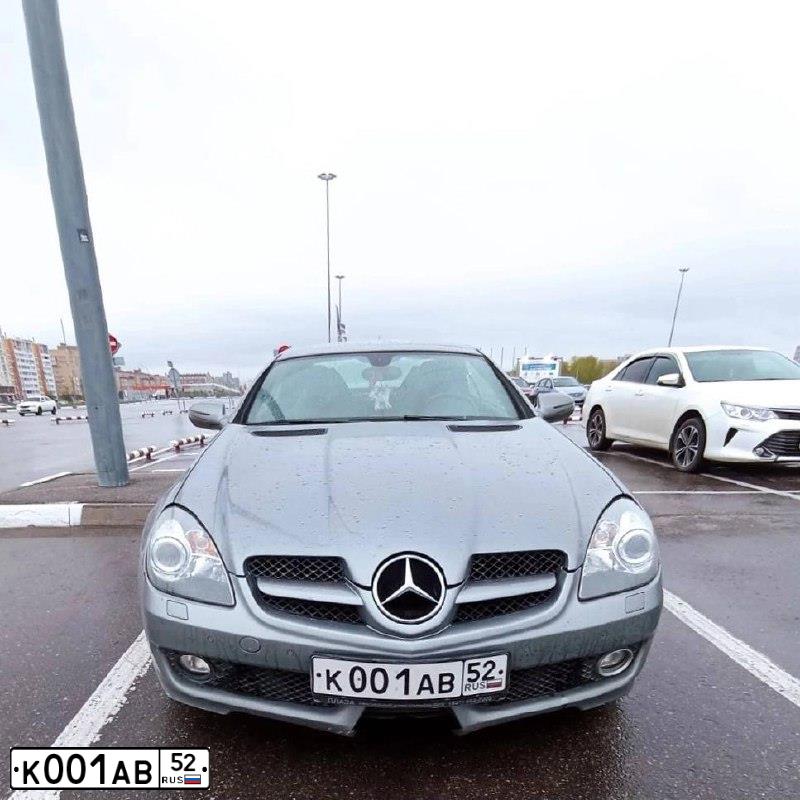 Фото автомобиля MERCEDES SLK-KLASSE, 2010 — госномер К001АВ52. Цвет: СЕРЫЙ