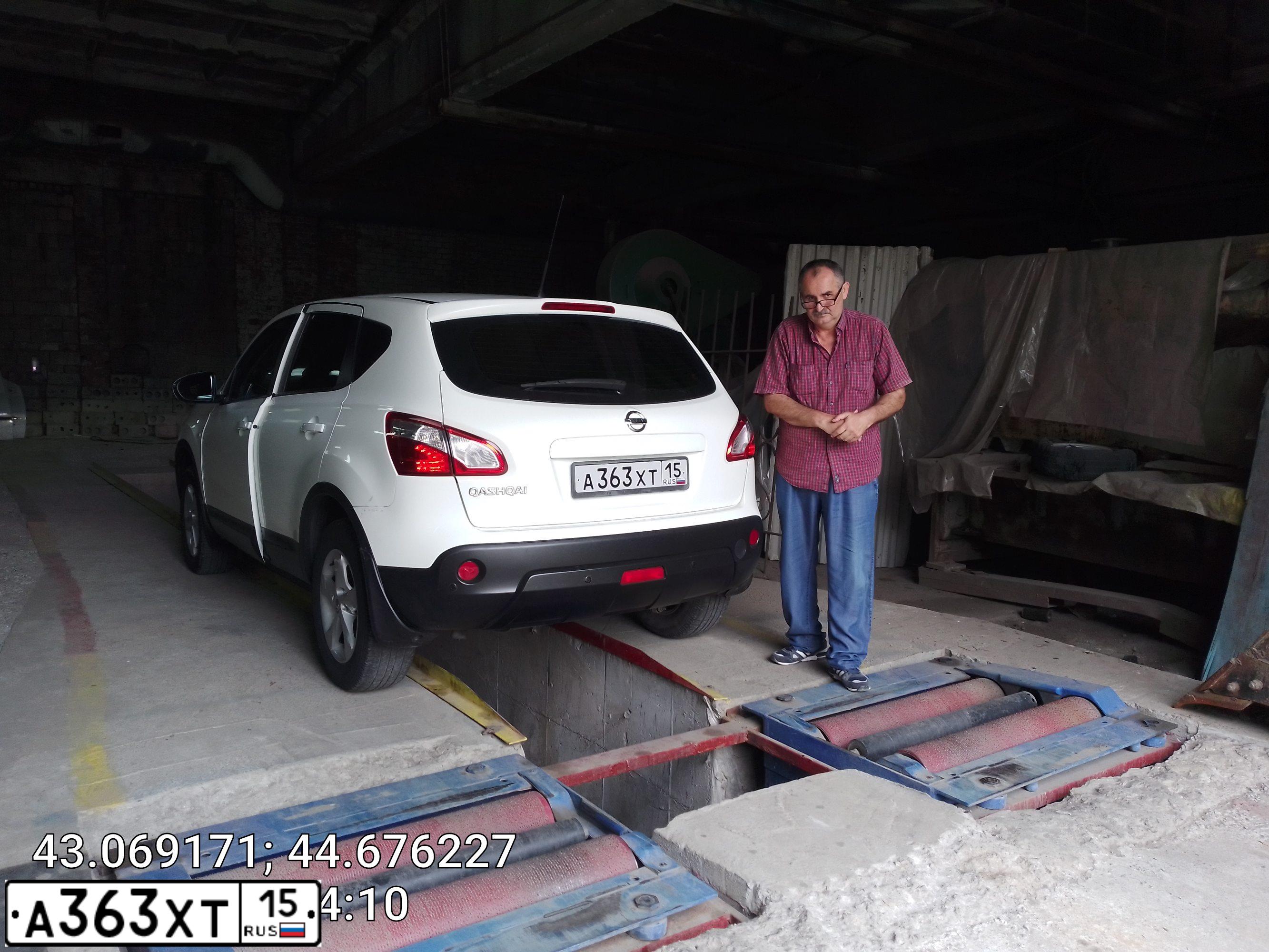 Фото автомобиля NISSAN QASHQAI, 2011 — госномер Н729РТ197. Цвет: Белый