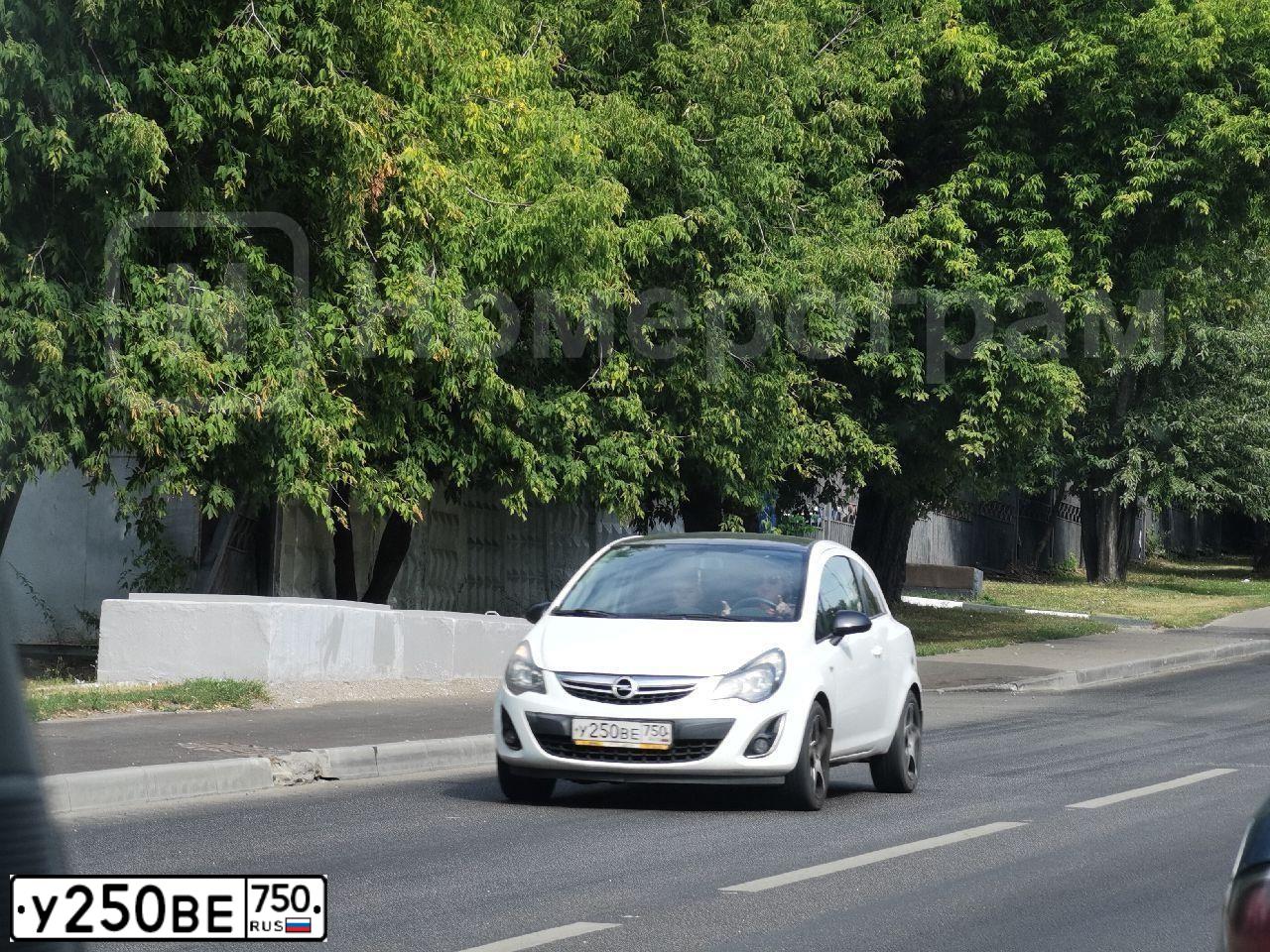Фото автомобиля OPEL CORSA, 2012 — госномер У250ВЕ750. Цвет: Белый