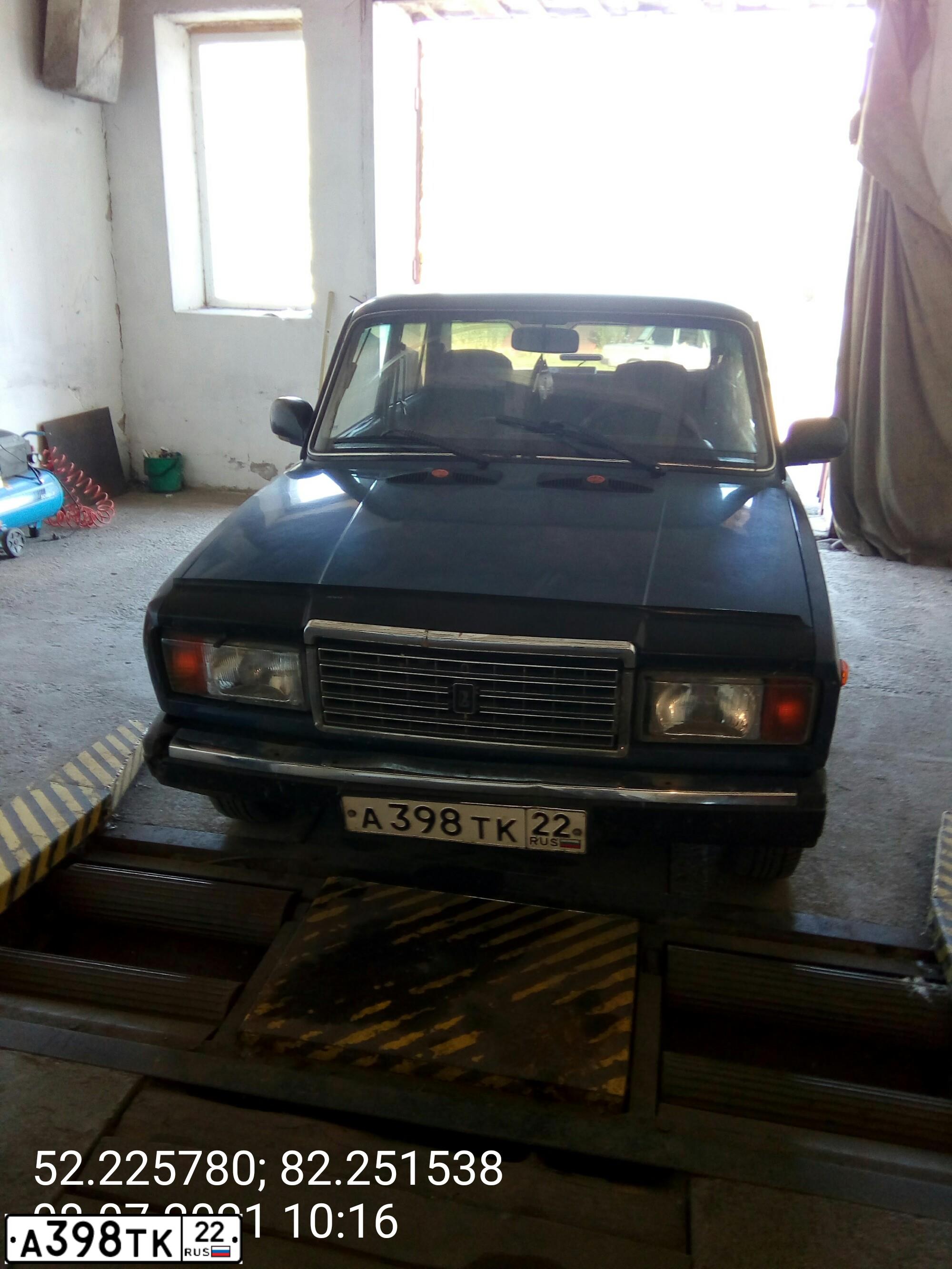 Фото автомобиля LADA 2107 LADA, 2007 — госномер Е991РН86. Цвет: синий