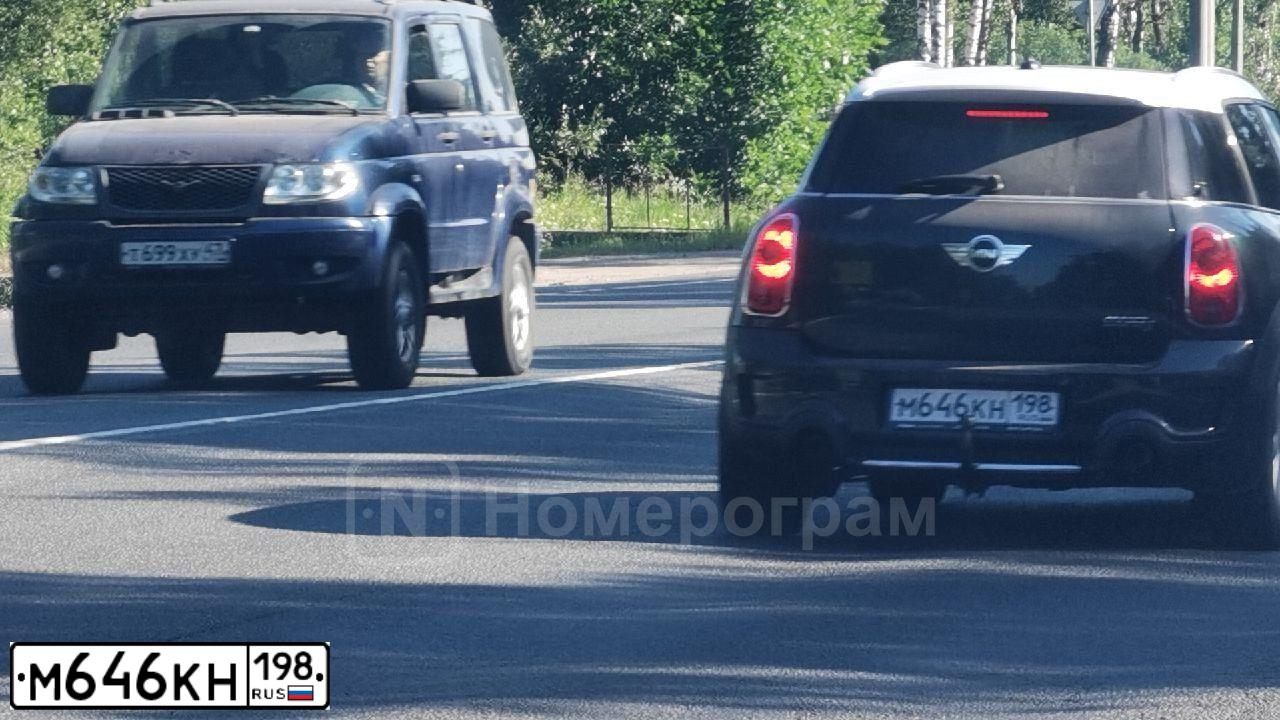 Фото автомобиля MINI I MINI, 2012 — госномер О602СМ78. Цвет: ЗЕЛЕНЫЙ