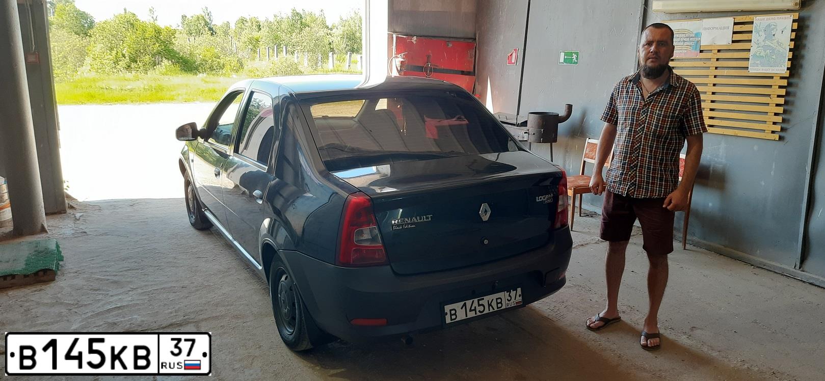 Фото автомобиля RENAULT LOGAN, 2013 — госномер В145КВ37. Цвет: ЧЕРНЫЙ