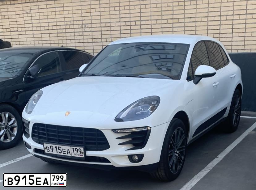 Фото автомобиля PORSCHE MACAN, 2018 — госномер В915ЕА799. Цвет: Белый