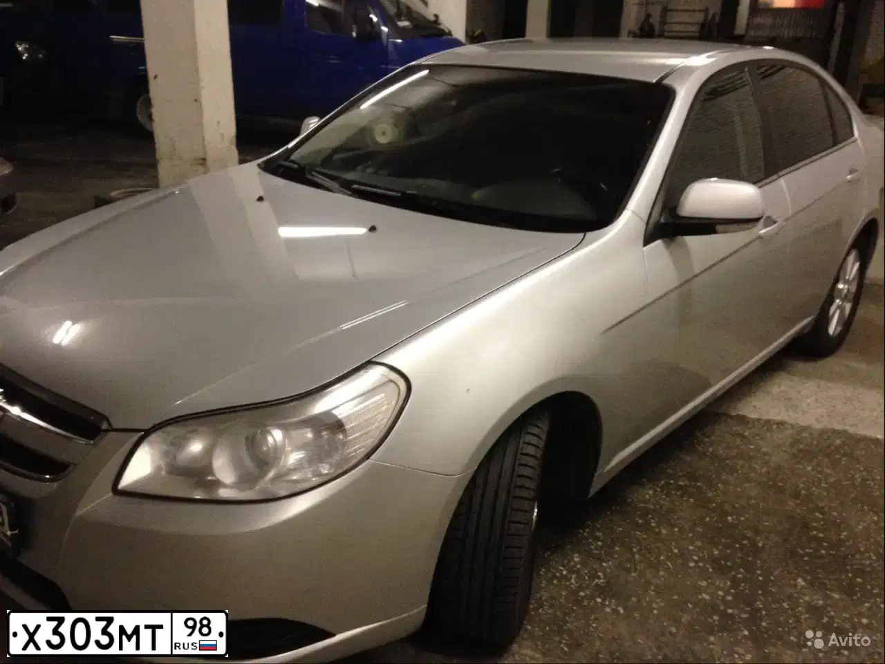 Фото автомобиля CHEVROLET EPICA, 2011 — госномер К042НО198. Цвет: Серебристый