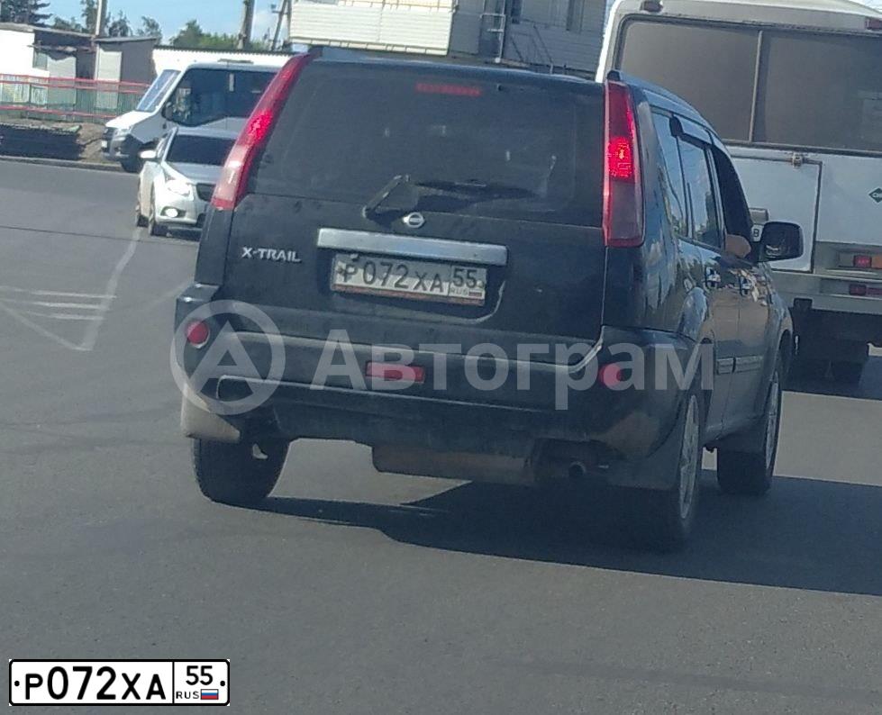 Фото автомобиля NISSAN X-TRAIL, 2003 — госномер Р072ХА55. Цвет: ЧЕРНЫЙ