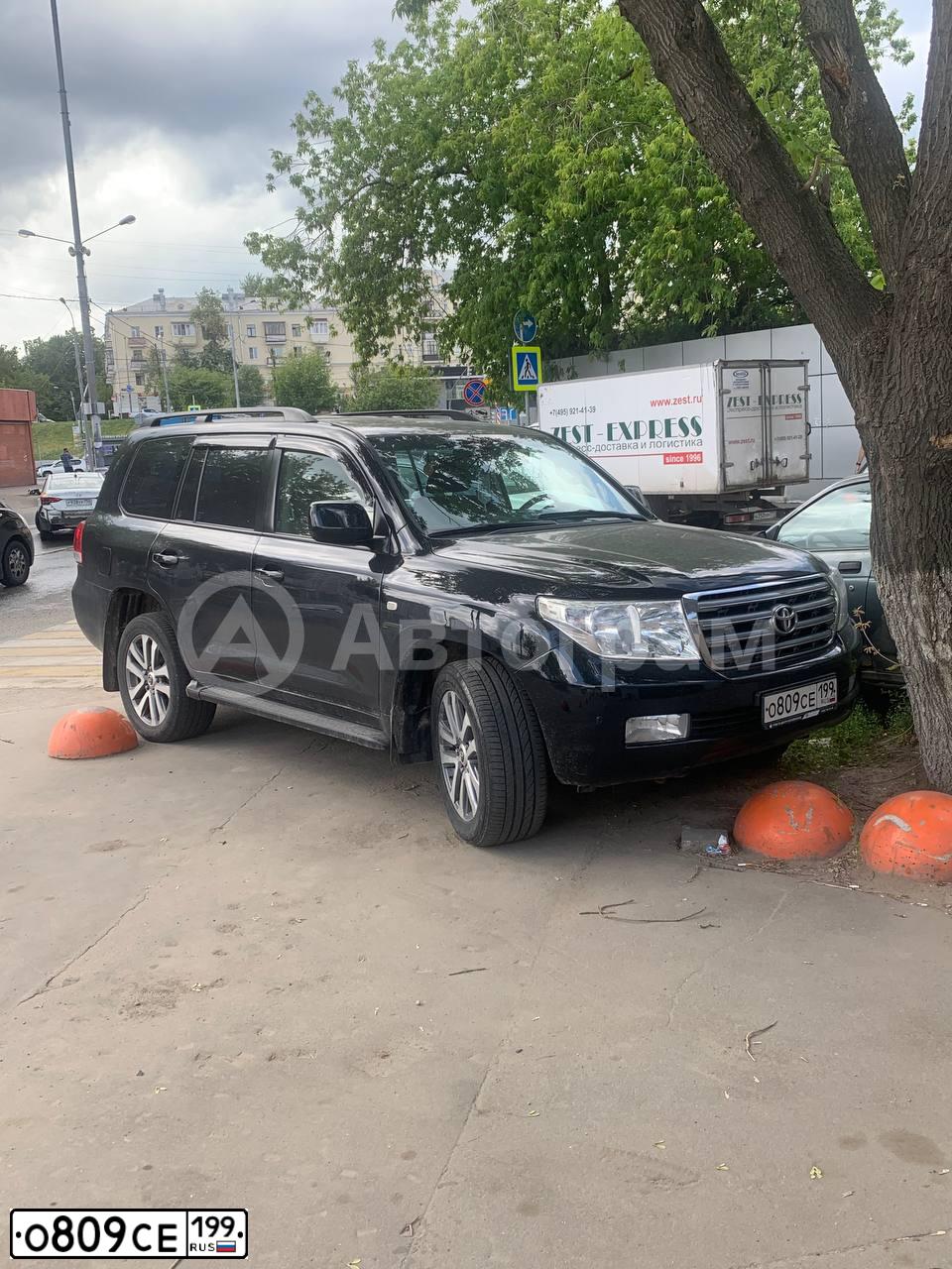 Фото автомобиля TOYOTA LANDCRUISER 200, 2008 — госномер О809СЕ199. Цвет: ЧЕРНЫЙ
