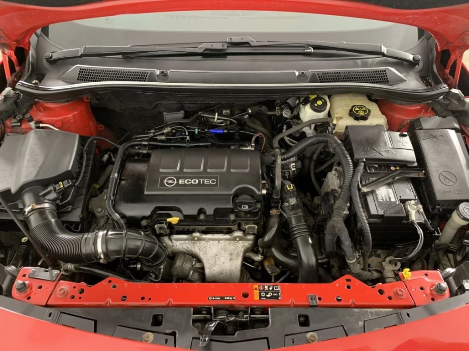 Фото автомобиля OPEL ASTRA, 2012 — госномер Р239РМ790. Цвет: КРАСНЫЙ
