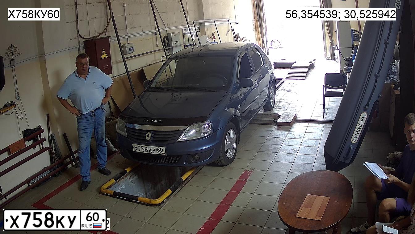 Фото автомобиля RENAULT LOGAN, 2011 — госномер К468АВ178. Цвет: синий
