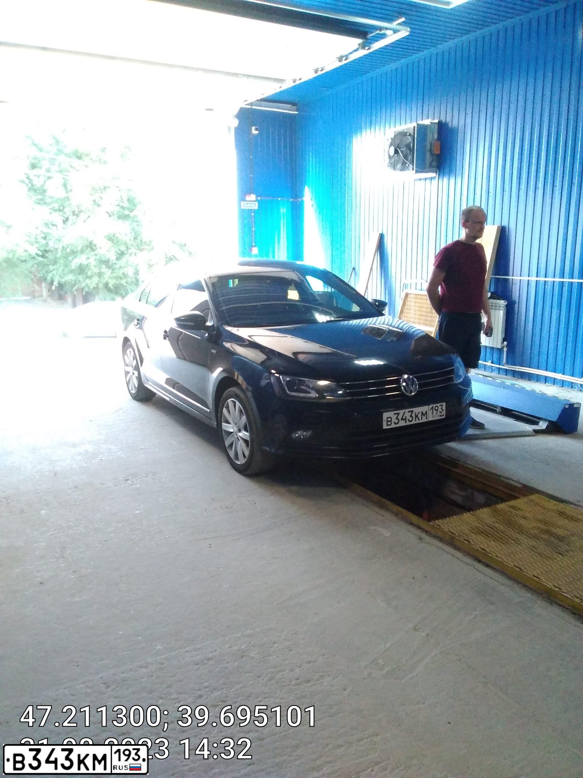Фото автомобиля VOLKSWAGEN JETTA, 2017 — госномер В800РУ93. Цвет: ЧЕРНЫЙ