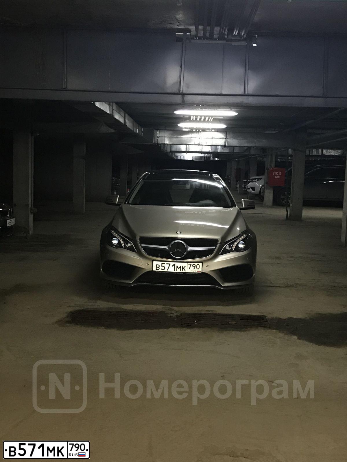 Фото автомобиля MERCEDES E-KLASSE, 2014 — госномер В571МК790. Цвет: Серебристый