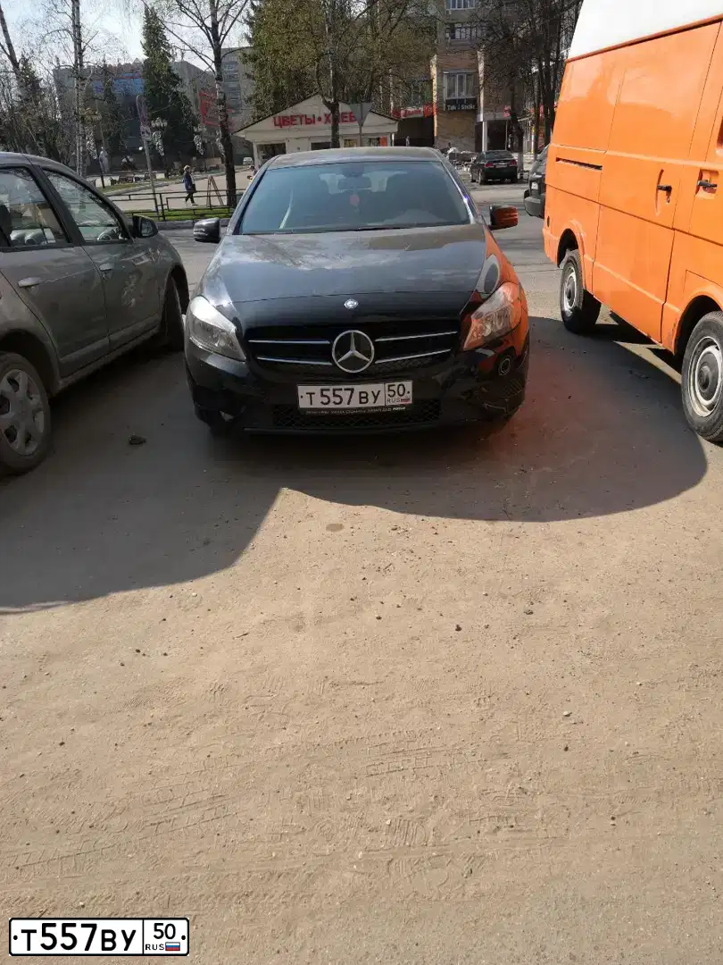 Фото автомобиля MERCEDES A-KLASSE, 2013 — госномер Т557ВУ50. Цвет: ЧЕРНЫЙ