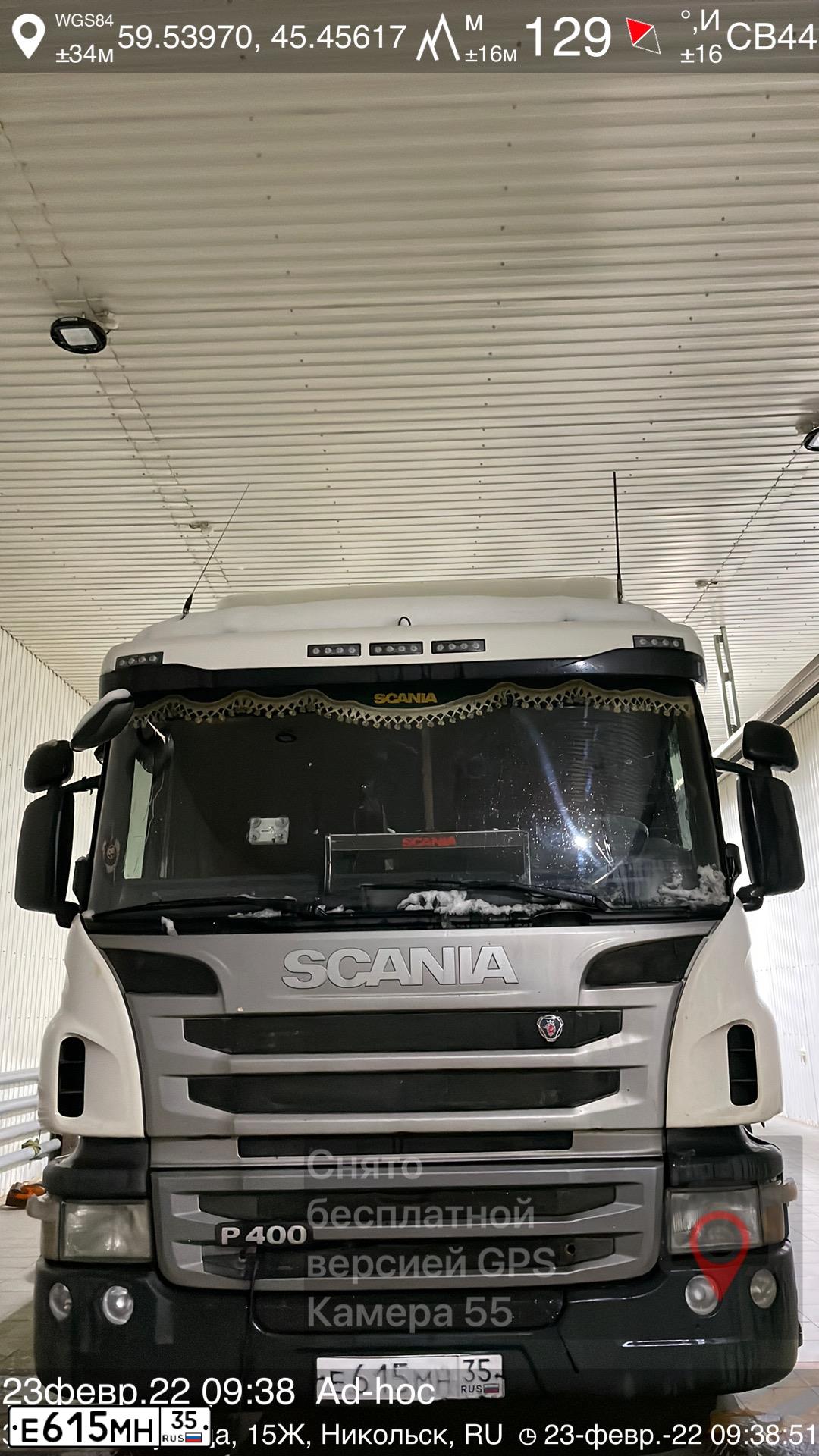Фото автомобиля SCANIA SERIE P /6X4/, 2014 — госномер Е615МН35. Цвет: Белый