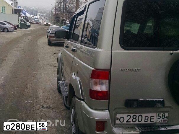 Фото автомобиля UAZ 3163 PATRIOT, 2012 — госномер О280ВЕ58. Цвет: Серебристо-желтый метал