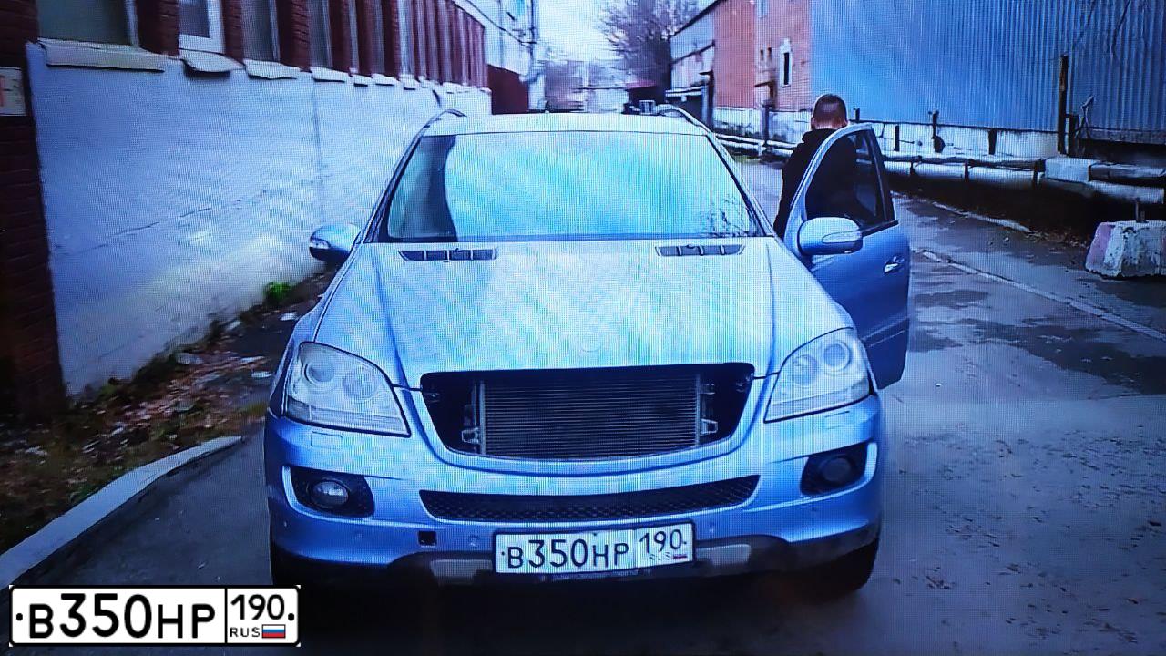 Фото автомобиля MERCEDES M-KLASSE, 2005 — госномер В350НР190. Цвет: ГОЛУБОЙ СВЕТЛЫЙ