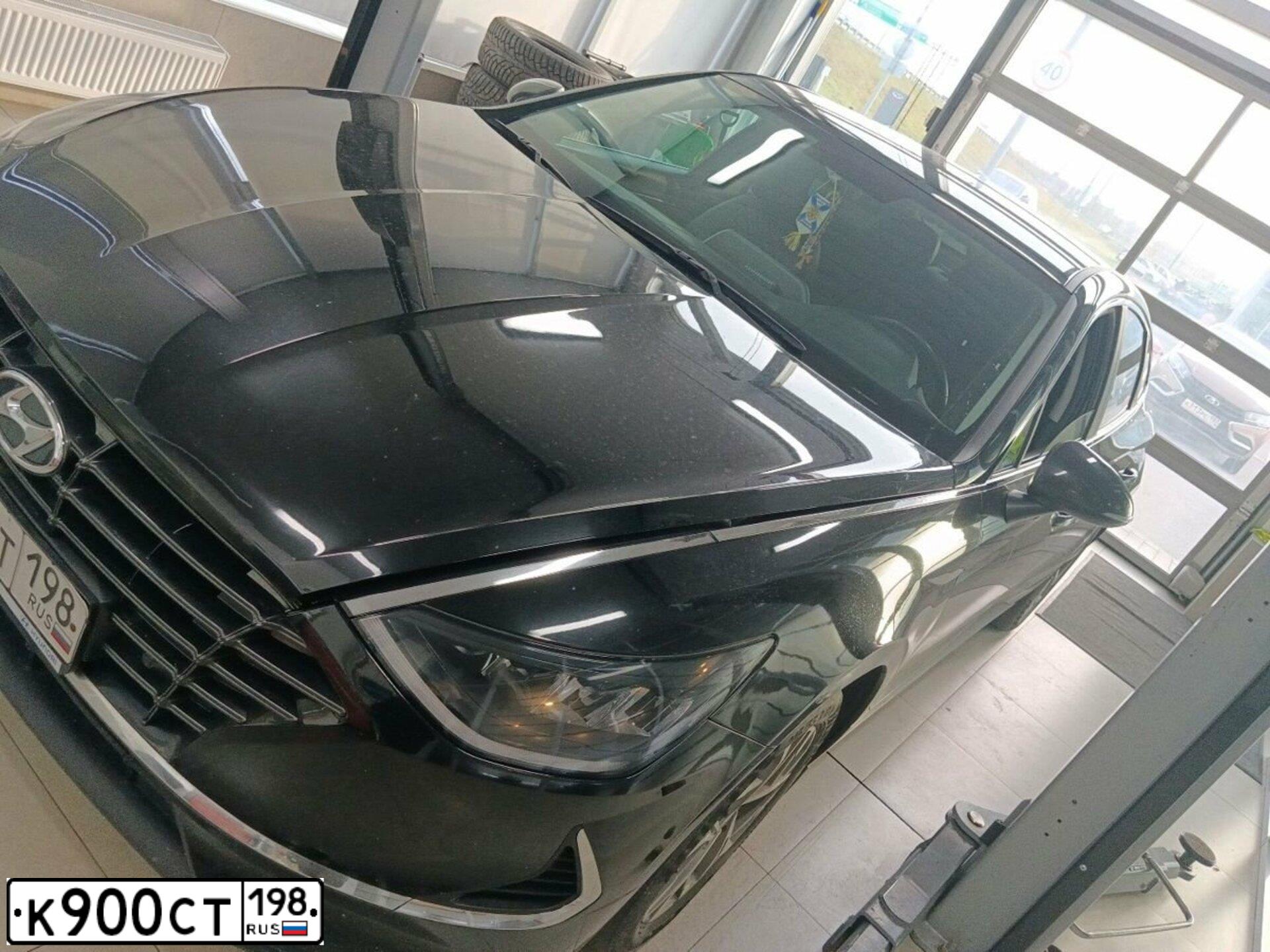 Фото автомобиля HYUNDAI SONATA, 2021 — госномер К900СТ198. Цвет: ЧЕРНЫЙ