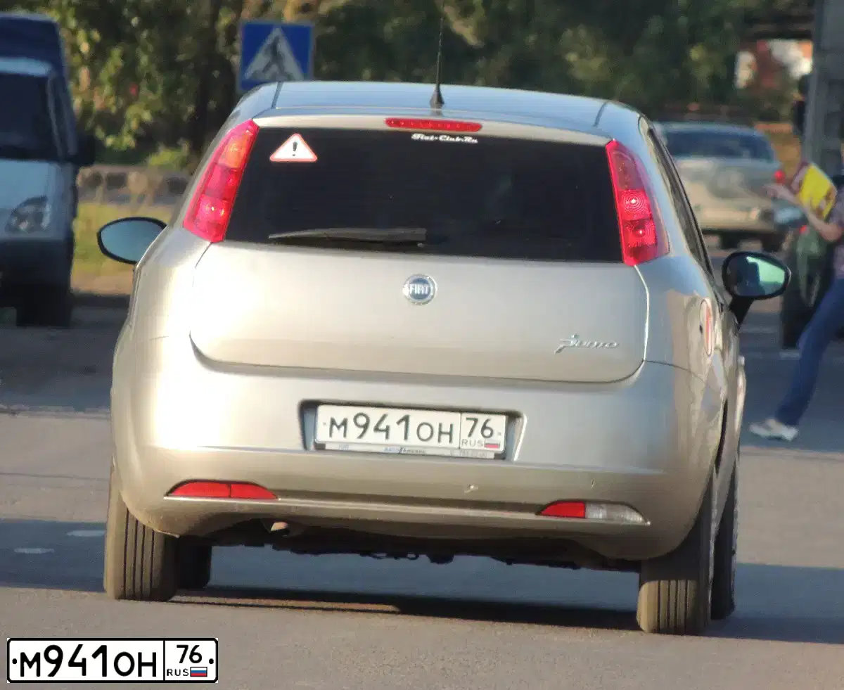 Фото автомобиля FIAT PUNTO, 2007 — госномер О128КС44. Цвет: СЕРЫЙ