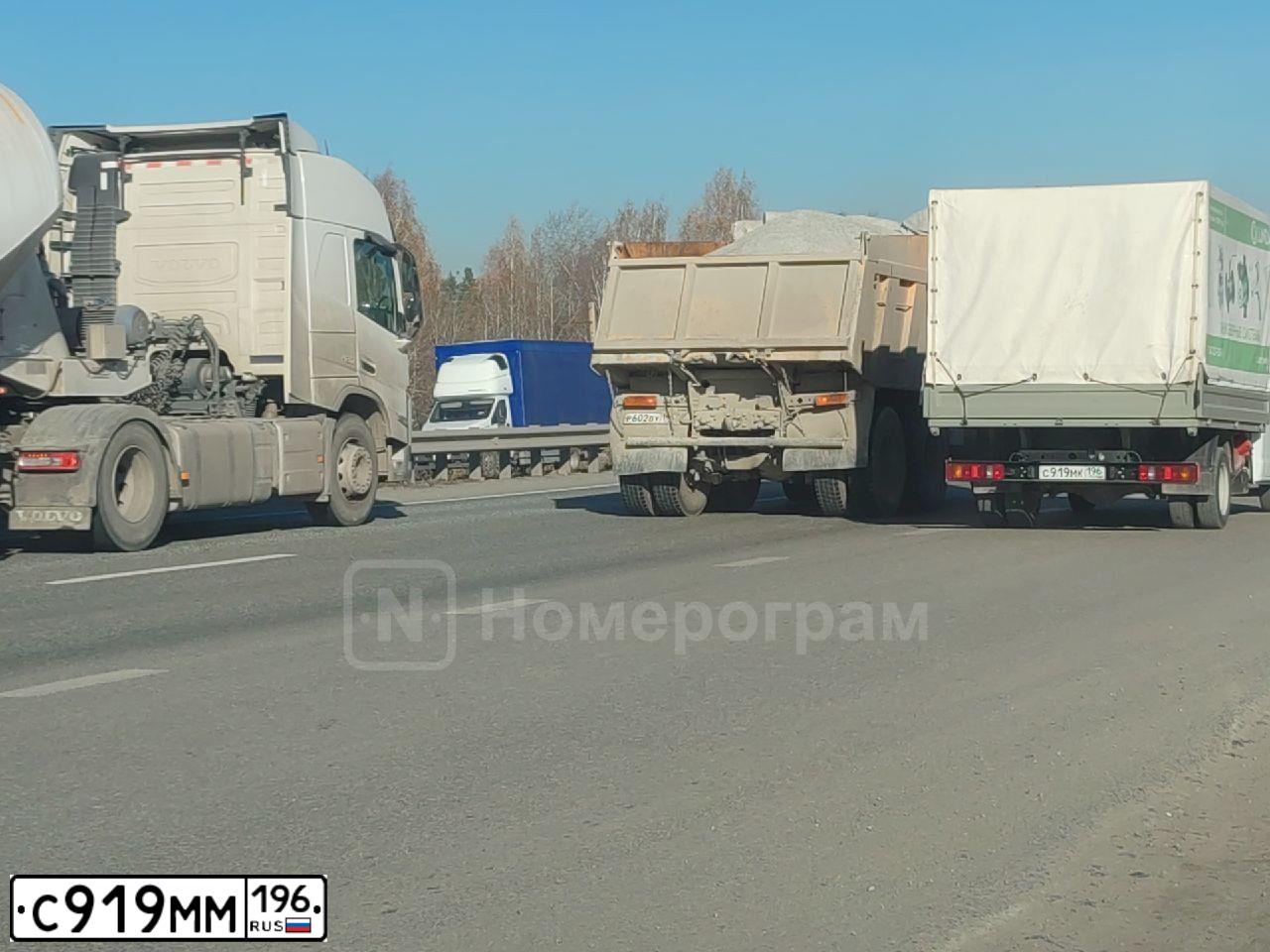 Фото автомобиля LADA 2170 PRIORA, 2007 — госномер Х060ТА18. Цвет: ГРАФИТОВЫЙ МЕТАЛЛИК