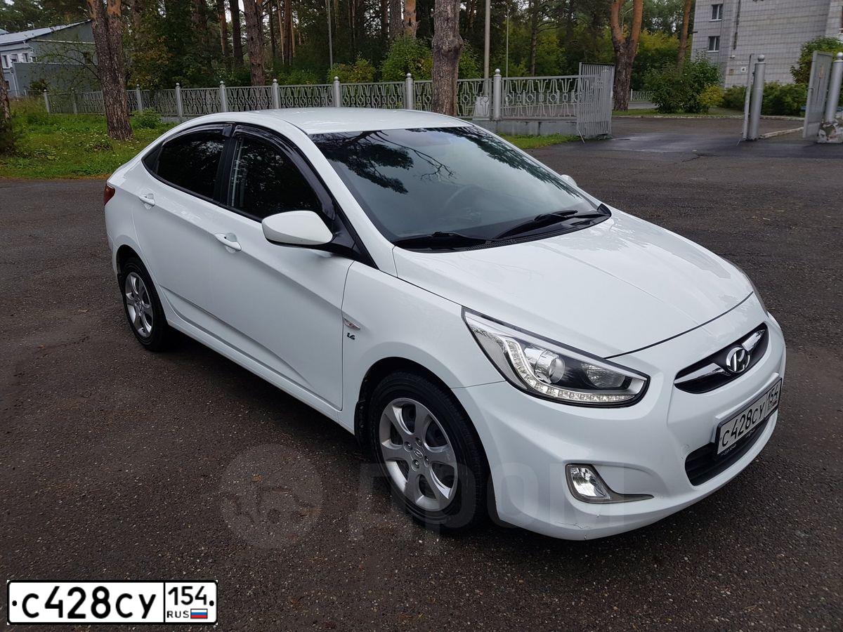 Фото автомобиля HYUNDAI SOLARIS, 2013 — госномер Е443ЕХ70. Цвет: Белый