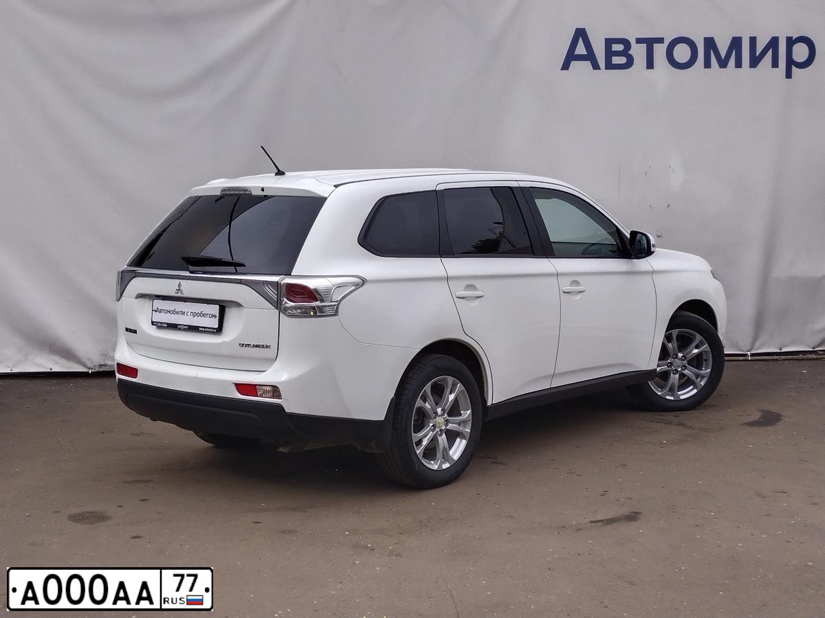 Фото автомобиля OPEL ASTRA, 2013 — госномер Н198ЕС790. Цвет: Белый