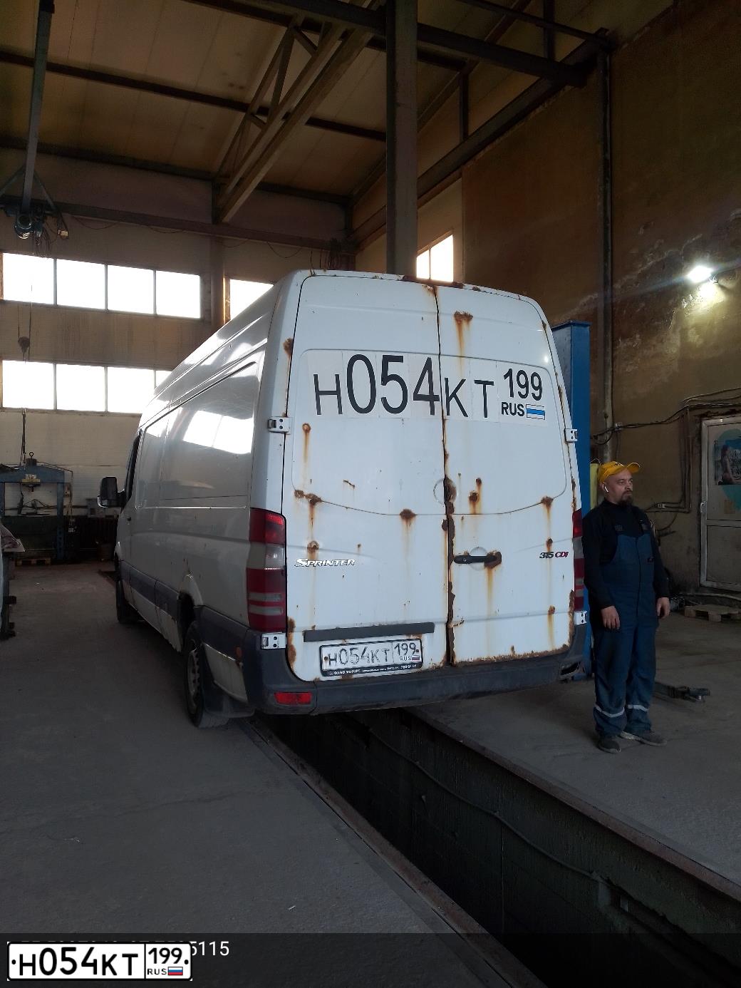 Фото автомобиля MERCEDES SPRINTER, 2008 — госномер Н054КТ199. Цвет: Белый