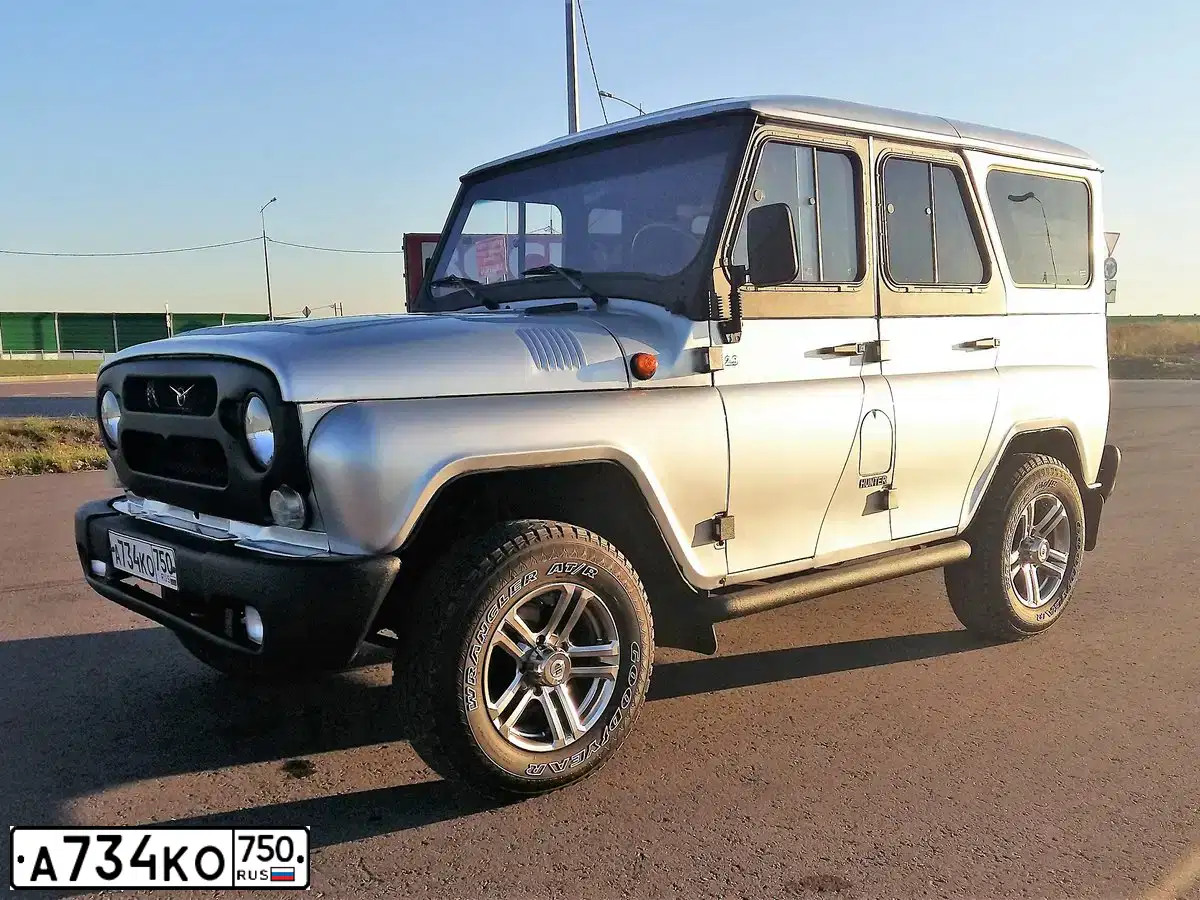 Фото автомобиля UAZ 3151 / HUNTER, 2004 — госномер О690ОО190. Цвет: СЕРЕБРИСТЫЙ