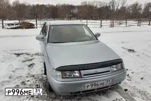 Фото автомобиля LADA 2112 LADA, 2005 — госномер Р996МЕ31. Цвет: Серебристо-желто-голубой