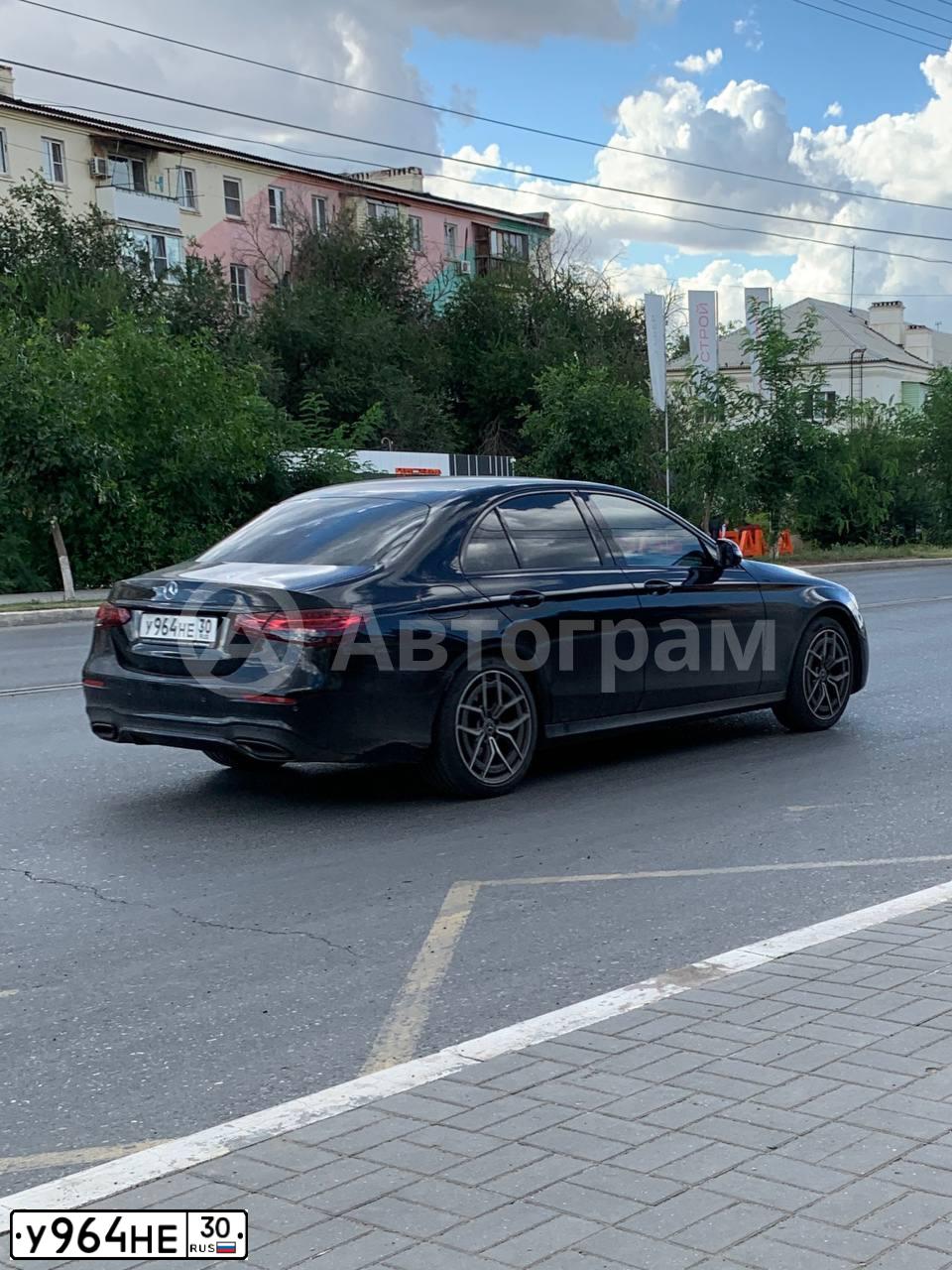 Фото автомобиля MERCEDES-BENZ E-CLASS Е 200, 2021 — госномер В833УН09. Цвет: ЧЕРНЫЙ