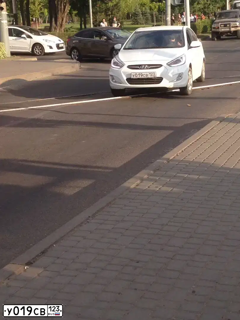 Фото автомобиля HYUNDAI SOLARIS, 2014 — госномер У019СВ123. Цвет: БЕЛЫЙ