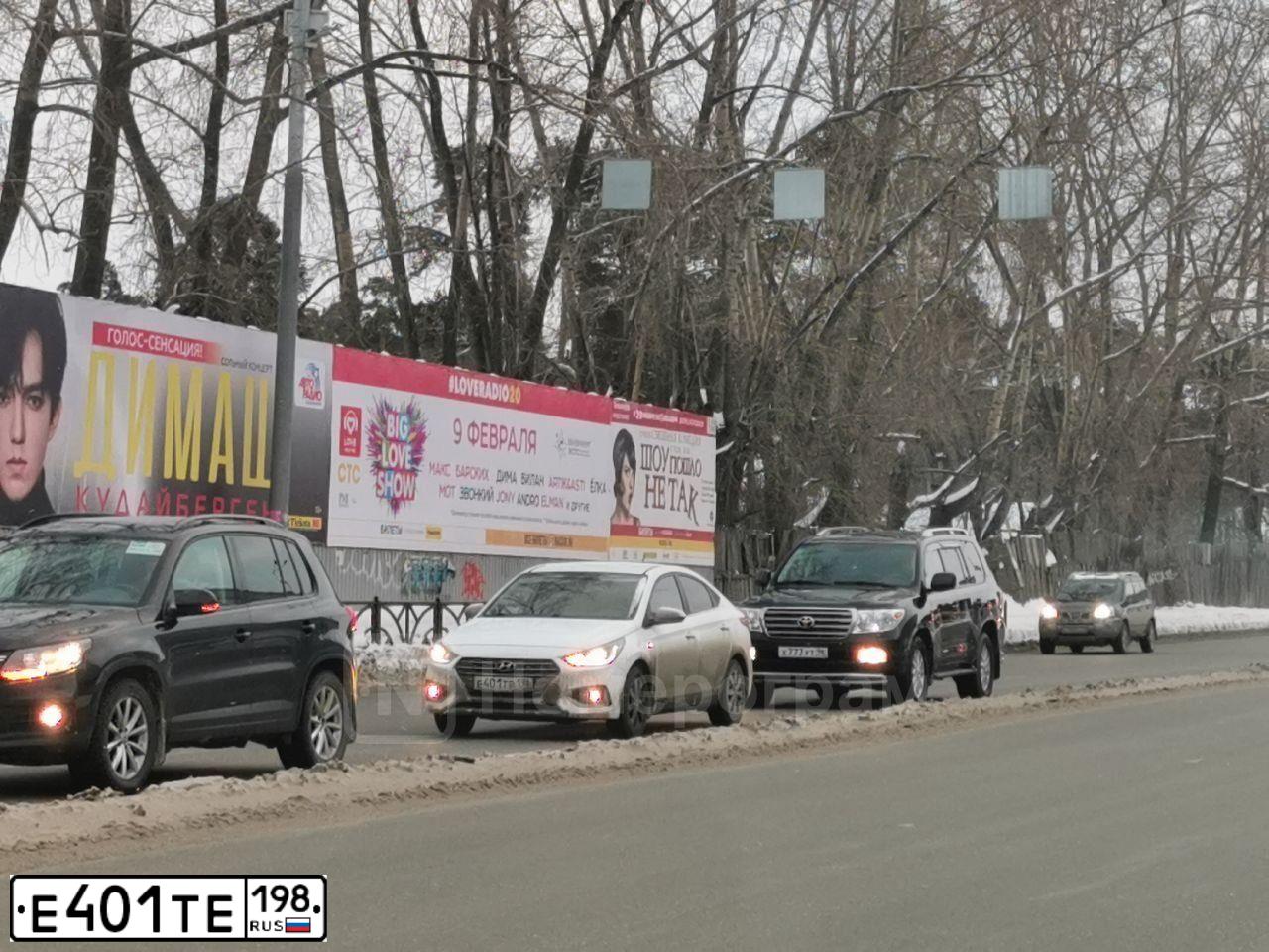 Фото автомобиля NISSAN PATHFINDER, 2008 — госномер Е401ТЕ198. Цвет: Серый 