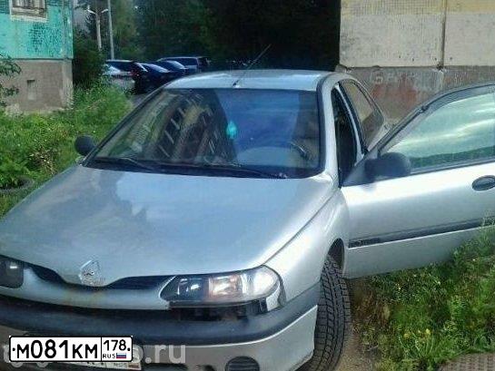 Фото автомобиля RENAULT LAGUNA, 1999 — госномер М787ВР35. Цвет: Серебристый