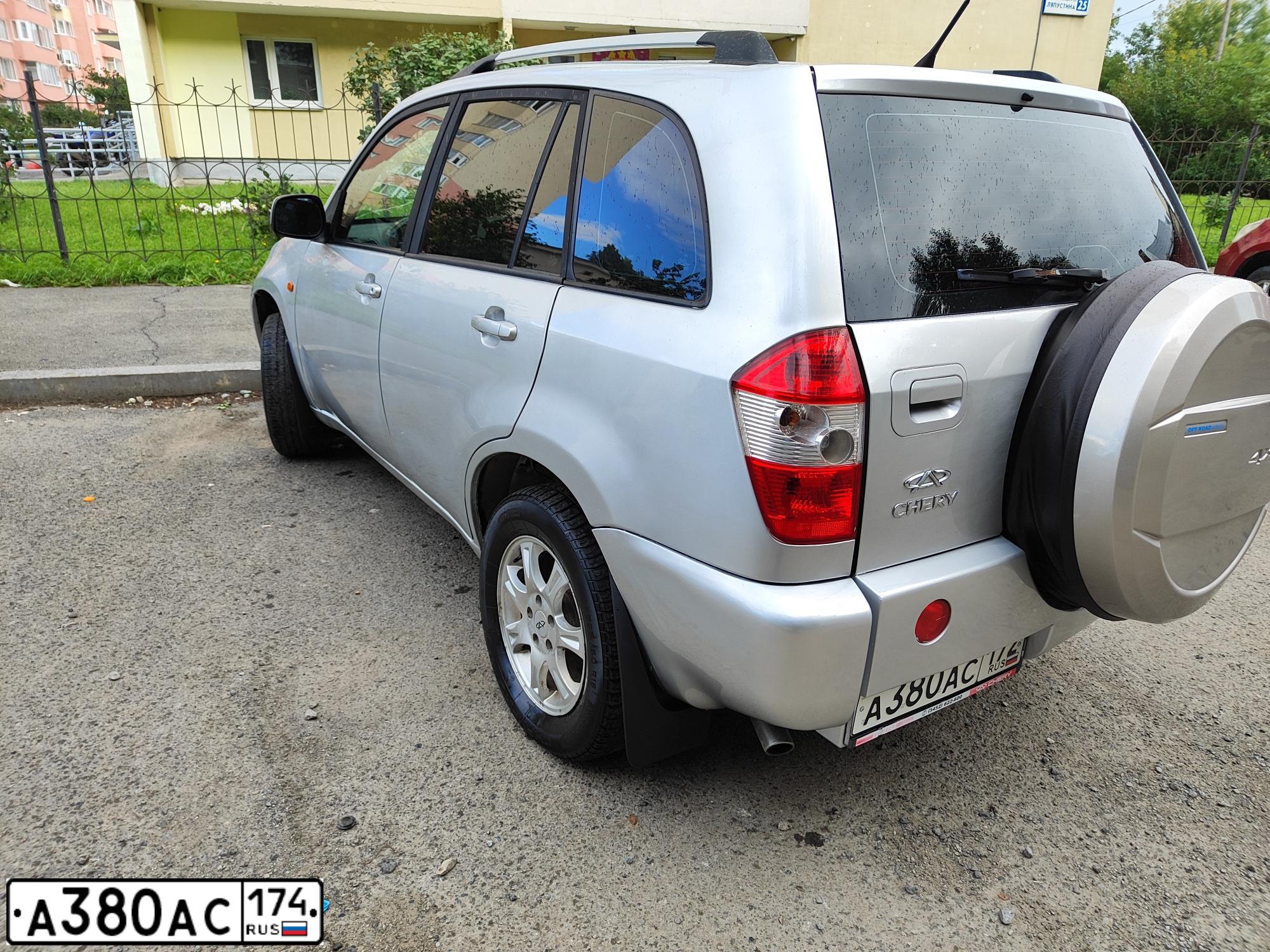 Фото автомобиля LADA 2121 NIVA, 2000 — госномер О489ХА174. Цвет: ФИОЛЕТОВЫЙ