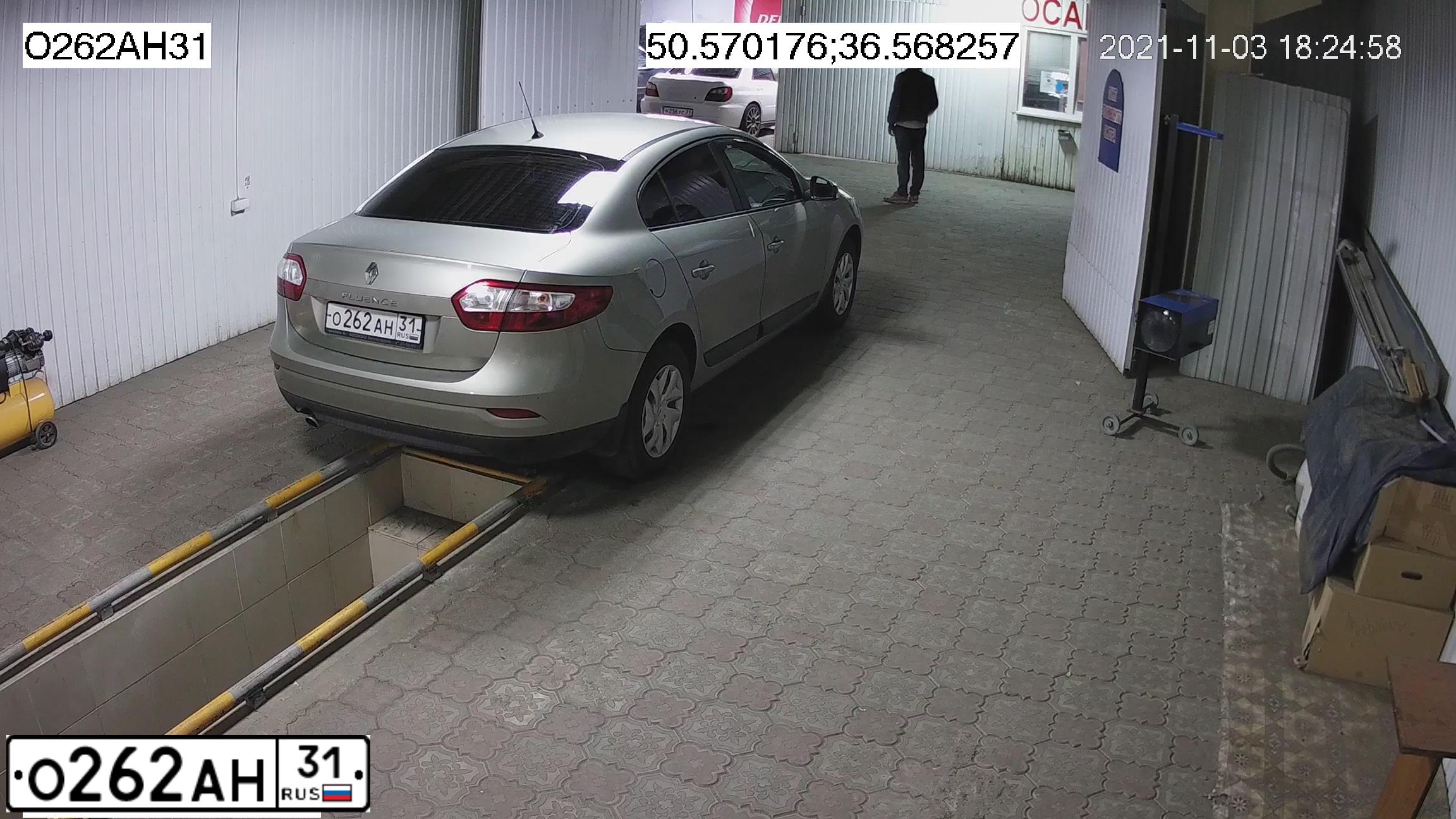 Фото автомобиля RENAULT FLUENCE, 2014 — госномер О262АН31. Цвет: БЕЖЕВЫЙ