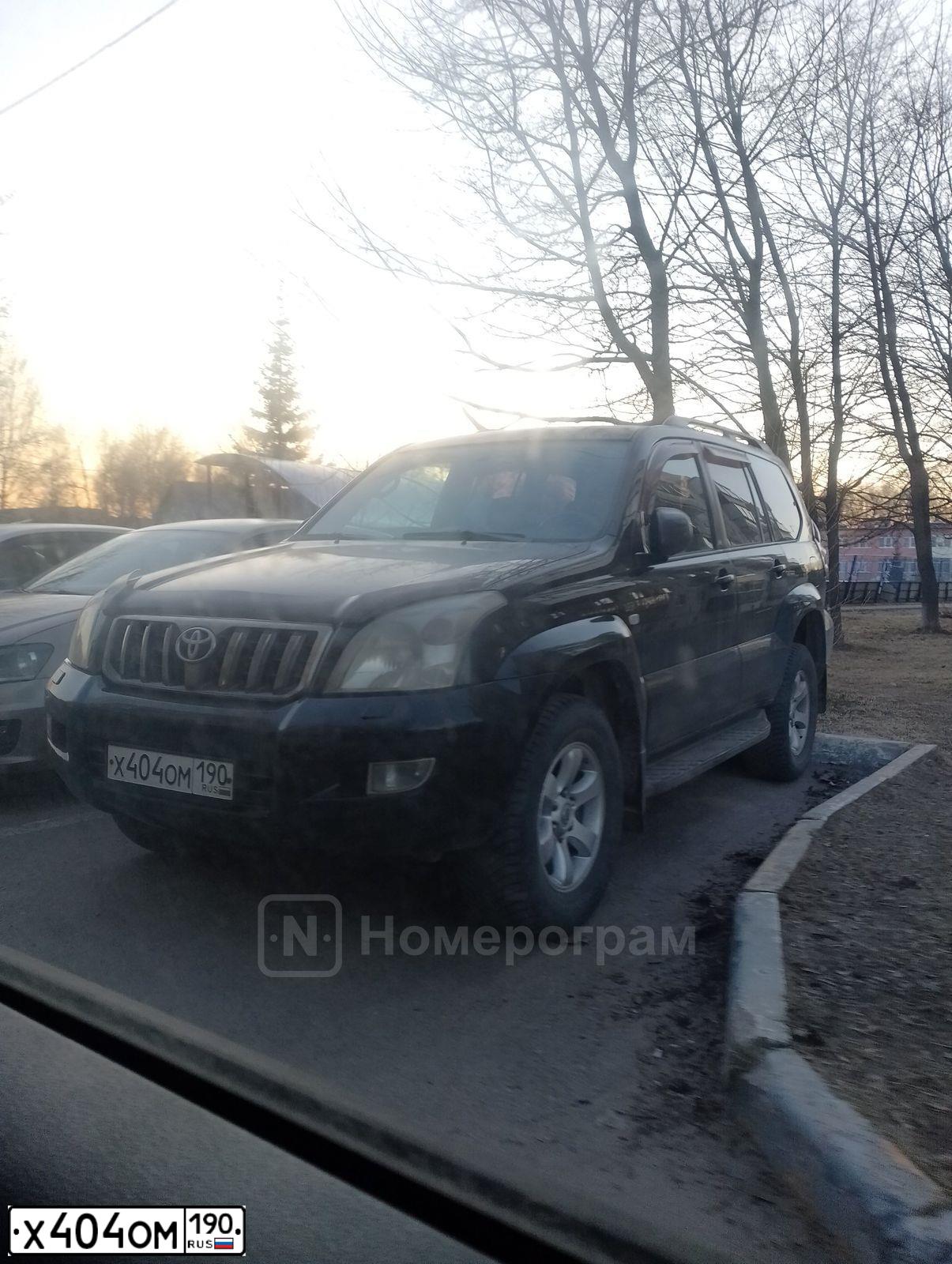 Фото автомобиля TOYOTA LANDCRUISER, 2007 — госномер Р001АН199. Цвет: ЧЕРНЫЙ
