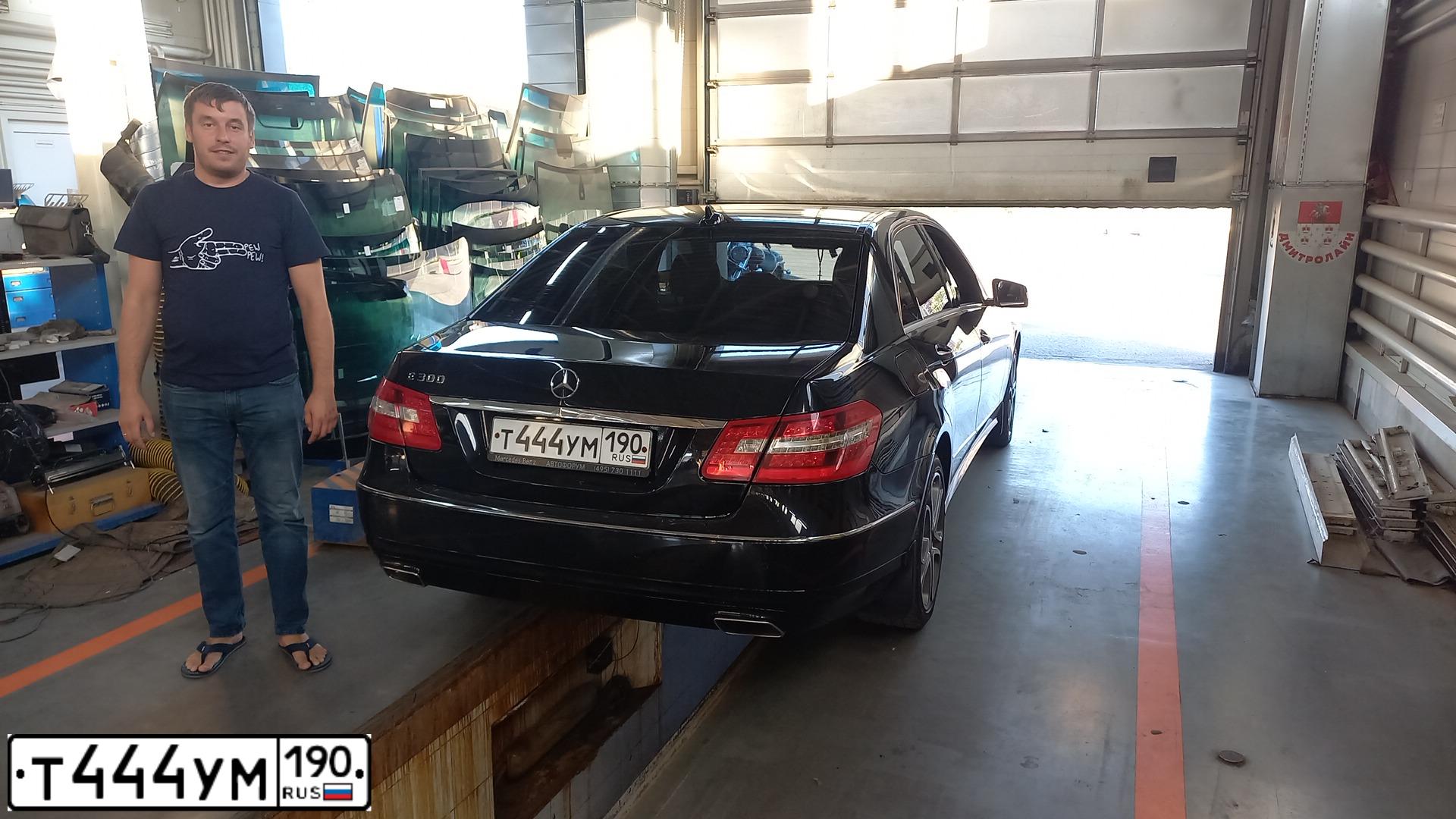 Фото автомобиля MERCEDES E-KLASSE, 2012 — госномер А847УЕ790. Цвет: ЧЕРНЫЙ