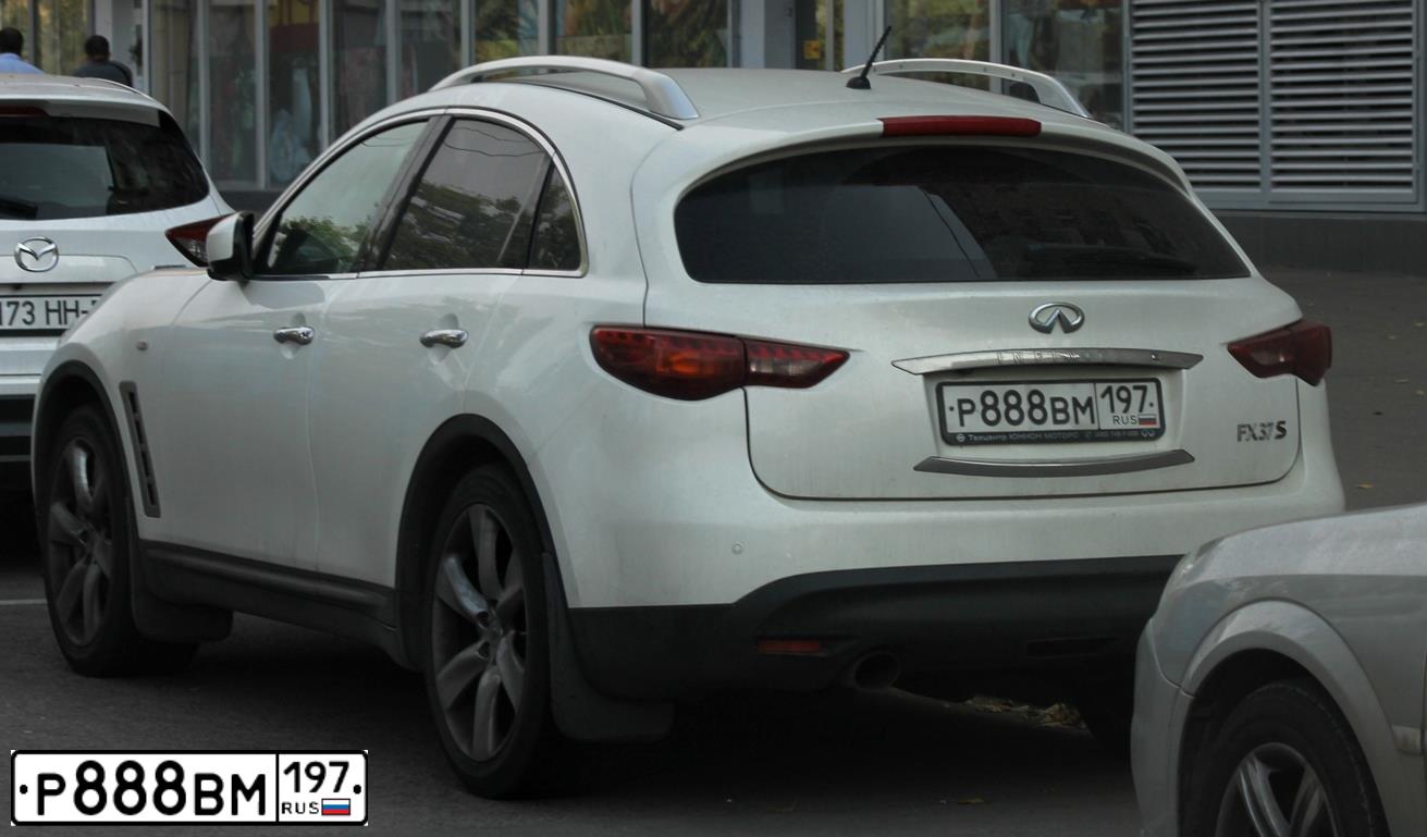 Фото автомобиля INFINITI QX70 /FX/, 2010 — госномер Р888ВМ197. Цвет: БЕЛЫЙ