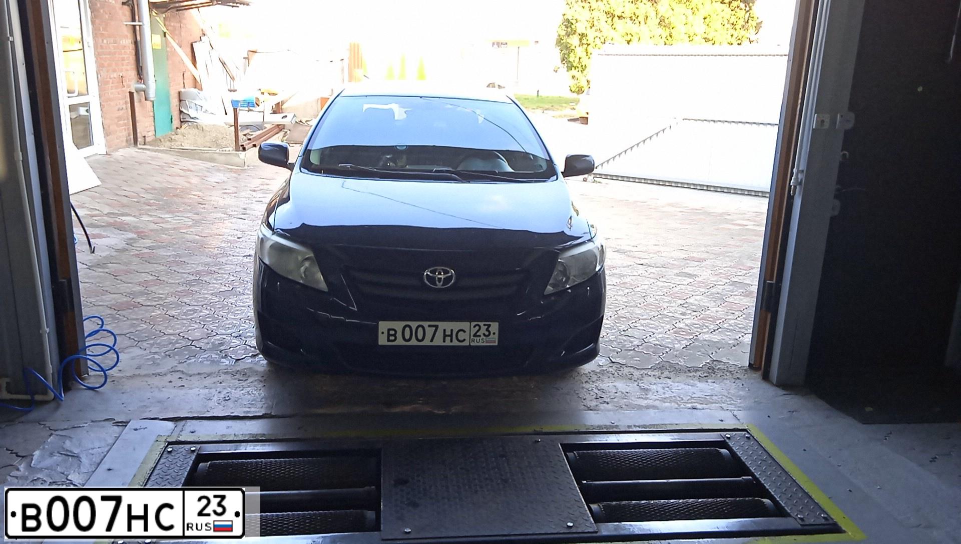 Фото автомобиля TOYOTA COROLLA, 2008 — госномер В007НС23. Цвет: ЧЕРНЫЙ