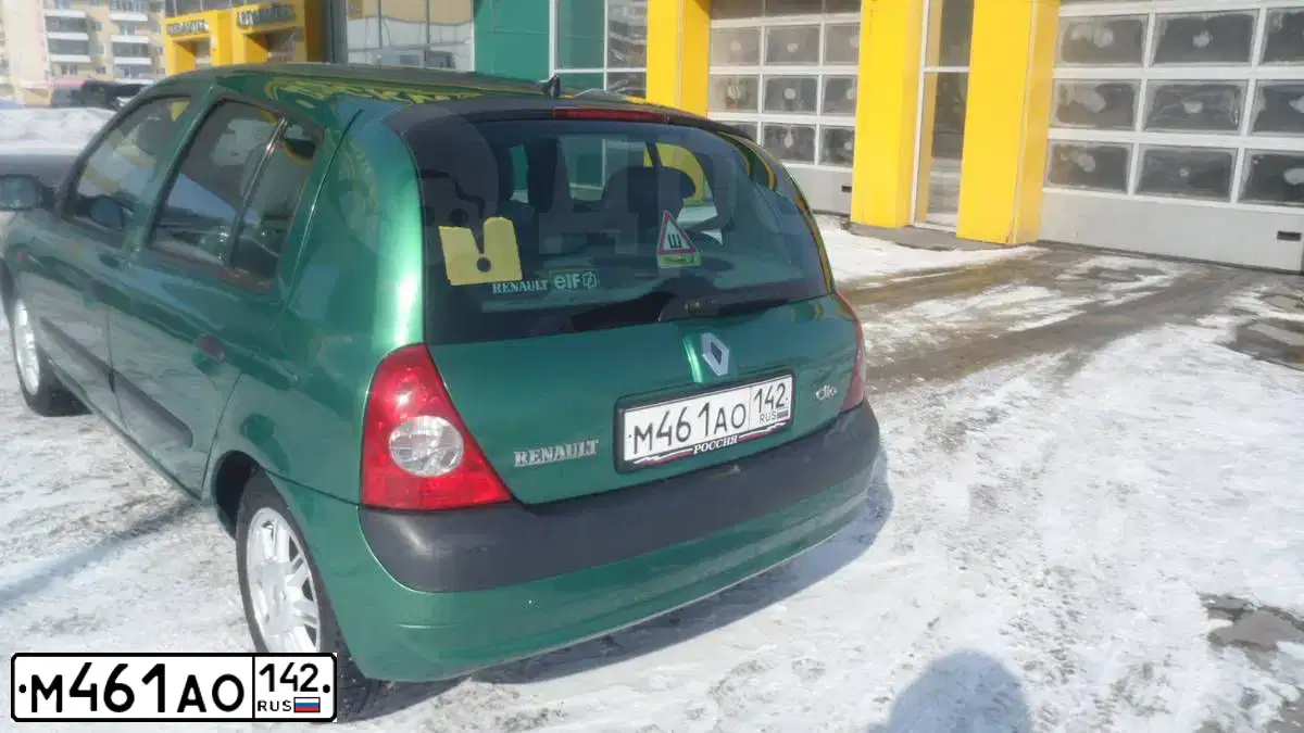 Фото автомобиля RENAULT CLIO, 2002 — госномер М461АО142. Цвет: ЗЕЛЕНЫЙ