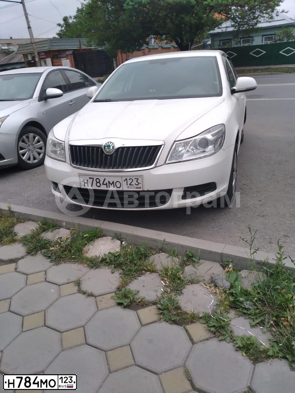 Фото автомобиля SKODA OCTAVIA, 2013 — госномер Н784МО123. Цвет: БЕЛЫЙ