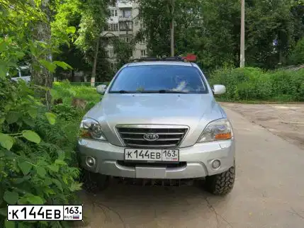 Фото автомобиля KIA SORENTO, 2007 — госномер У717МВ152. Цвет: Чистое серебро