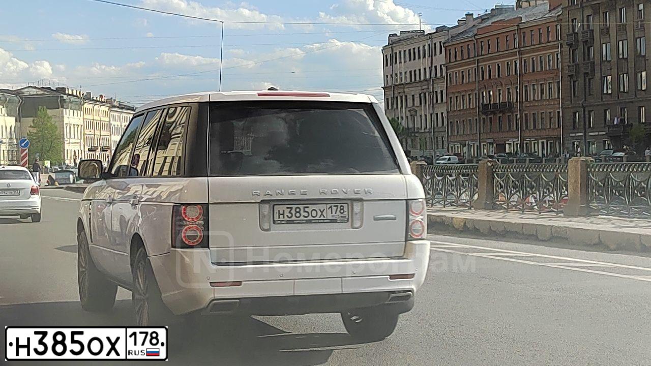 Фото автомобиля LANDROVER RANGE ROVER, 2012 — госномер К405МЕ147. Цвет: ЯРКО-БЕЛЫЙ