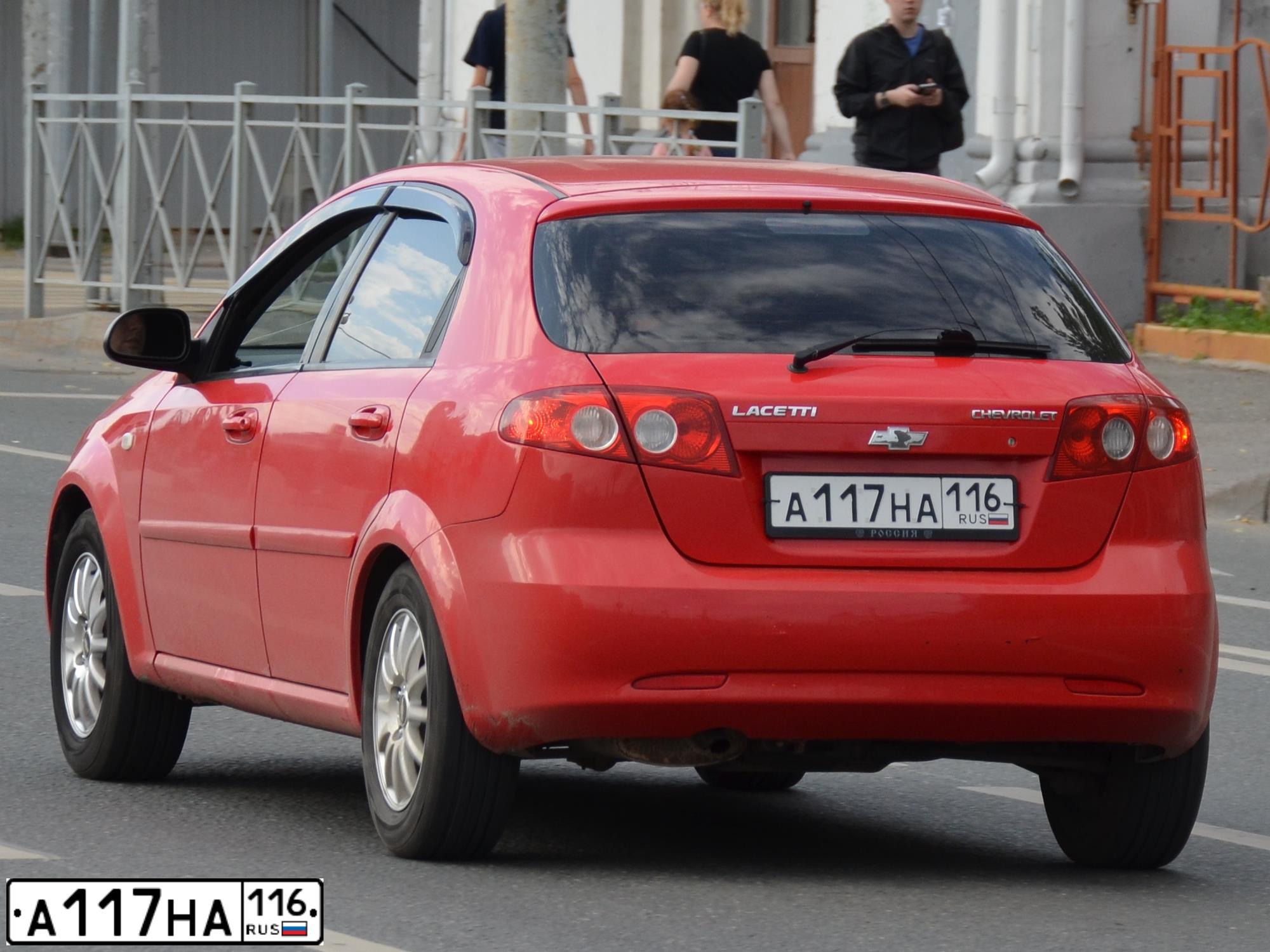 Фото автомобиля CHEVROLET LACETTI, 2007 — госномер А117НА116. Цвет: КРАСНЫЙ