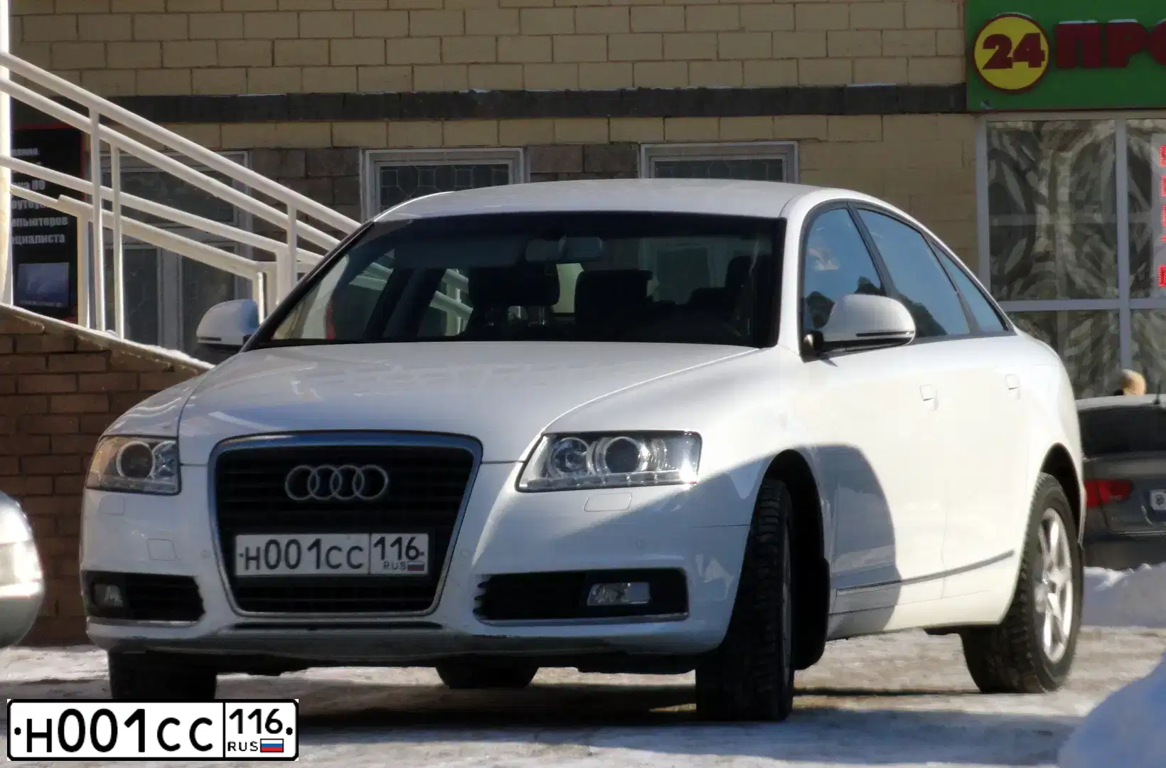 Фото автомобиля AUDI A6, 2011 — госномер Н001СС116. Цвет: Белый