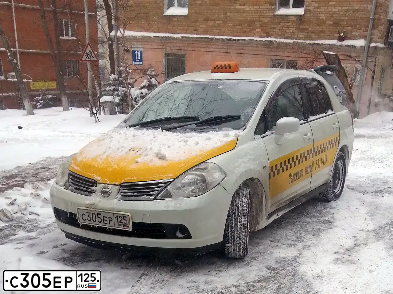 Фото автомобиля NISSAN TIIDA LATIO, 2005 — госномер М074СВ28