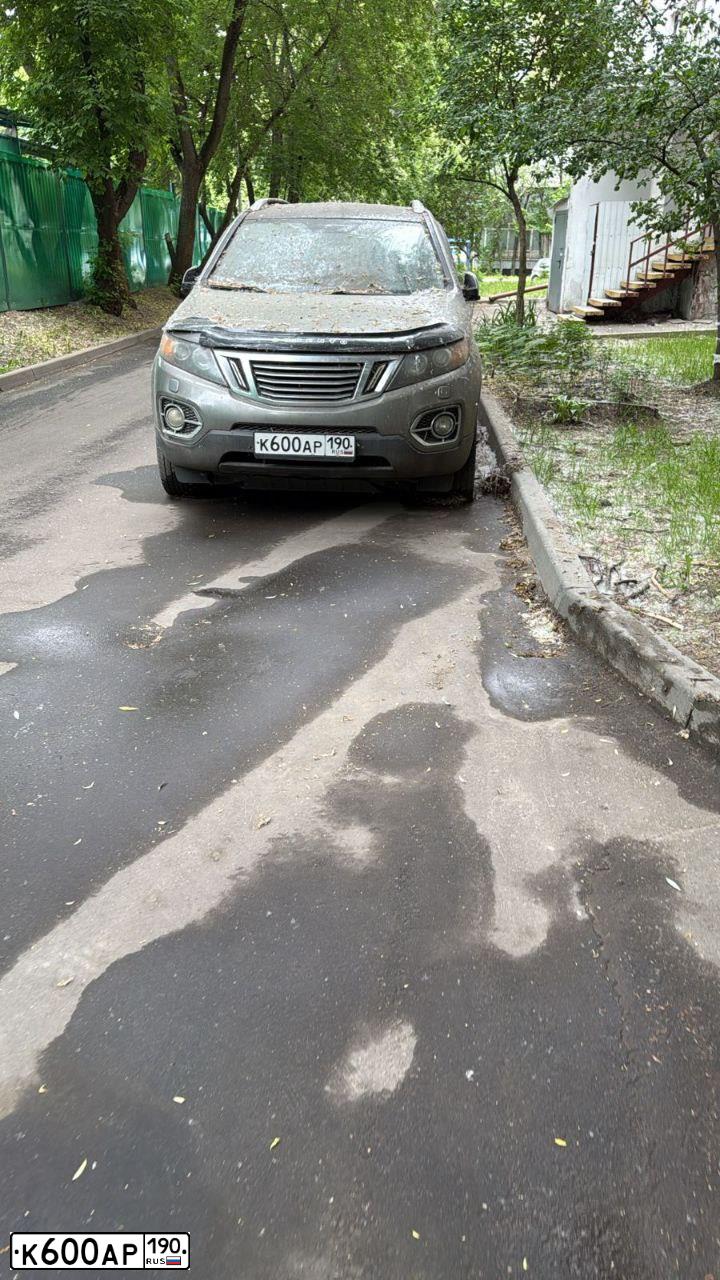 Фото автомобиля KIA SORENTO, 2009 — госномер К600АР190. Цвет: СЕРЫЙ