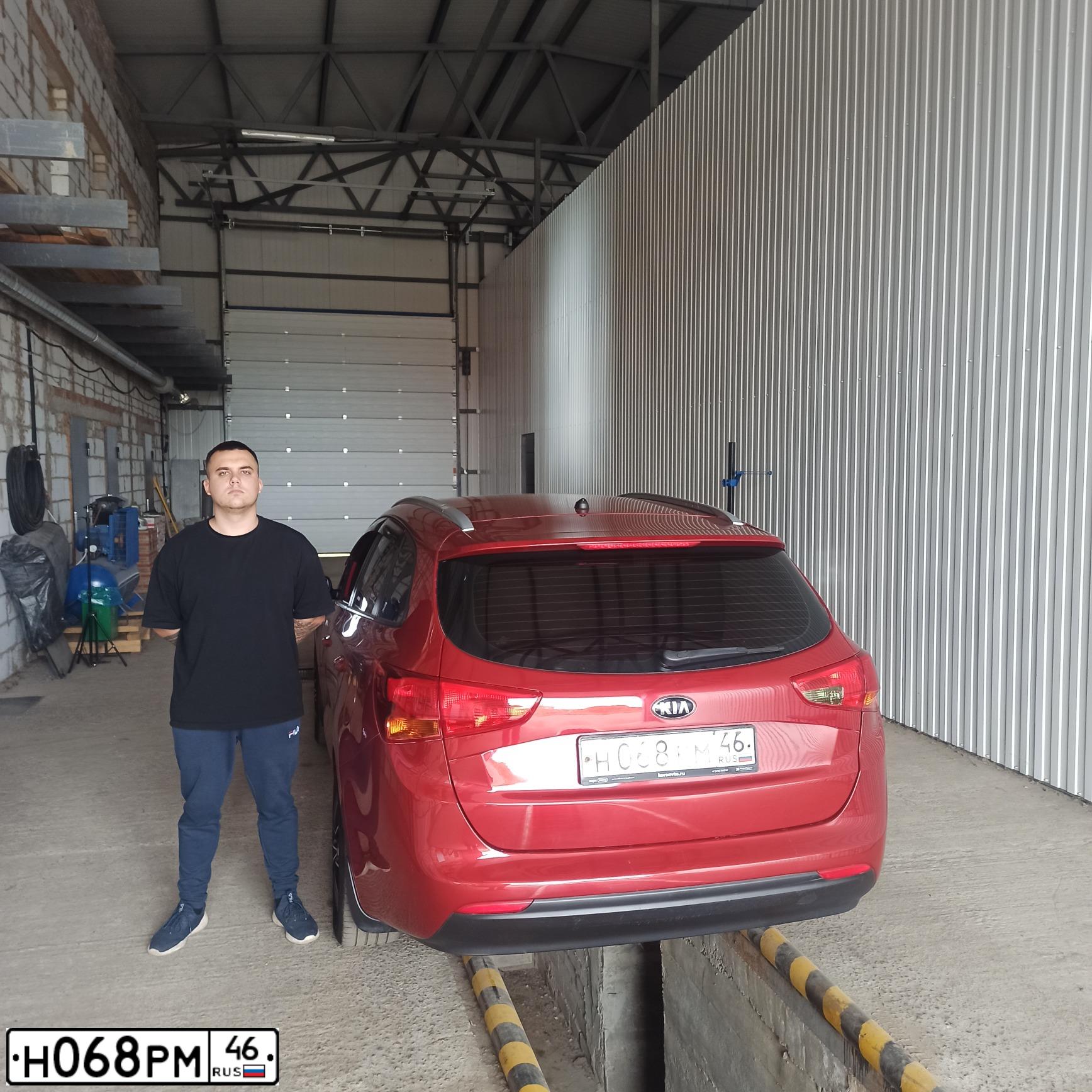 Фото автомобиля KIA CEE'D, 2015 — госномер Е008ВК57. Цвет: КРАСНЫЙ